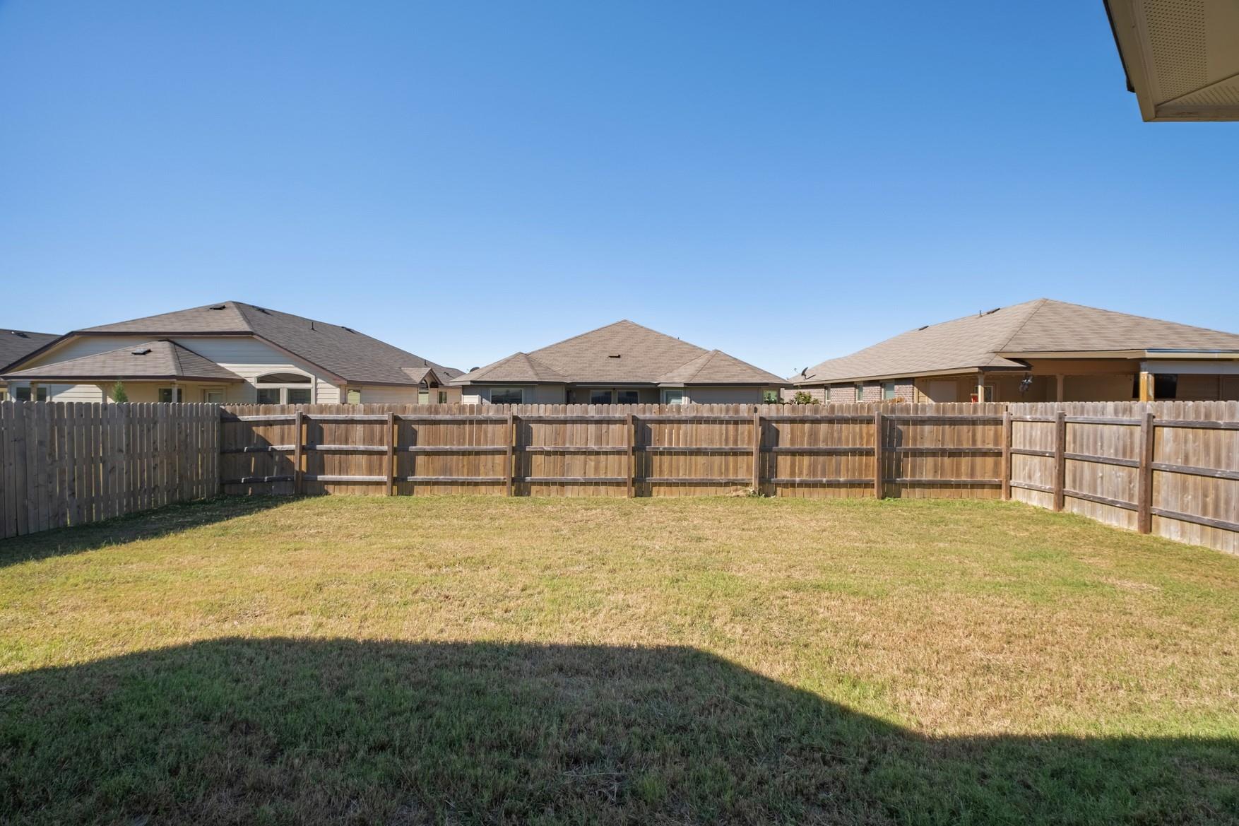 129 Plata Ln, Jarrell, TX 76537