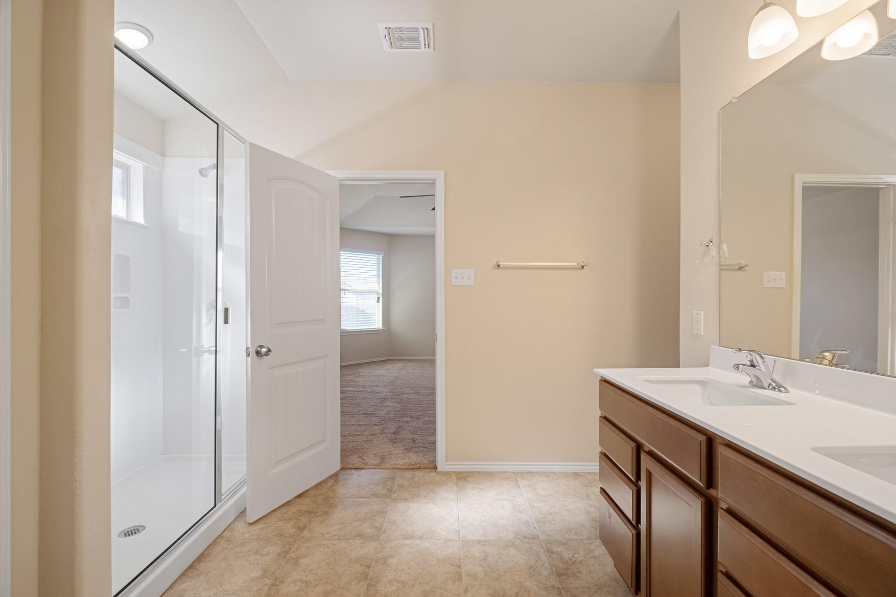 129 Plata Ln, Jarrell, TX 76537