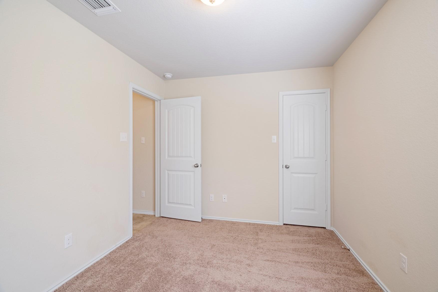 129 Plata Ln, Jarrell, TX 76537