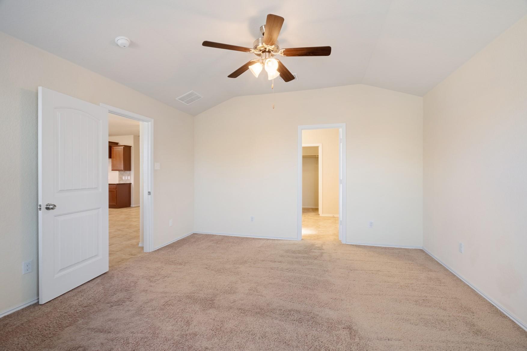 129 Plata Ln, Jarrell, TX 76537