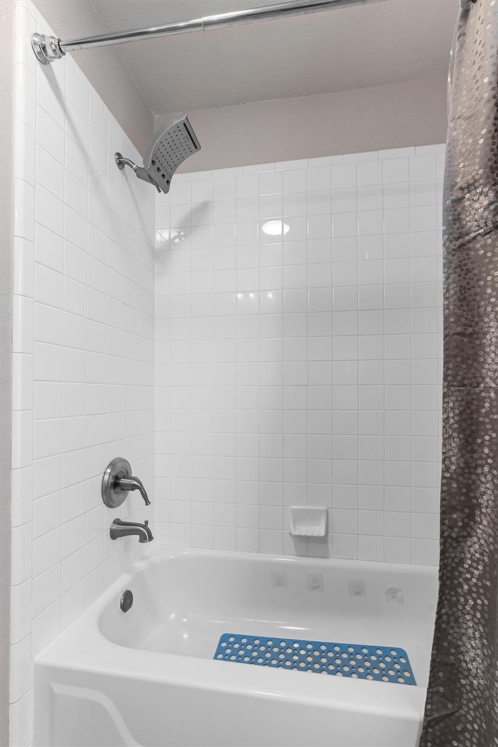 813 Indian Run Dr, Pflugerville, TX 78660