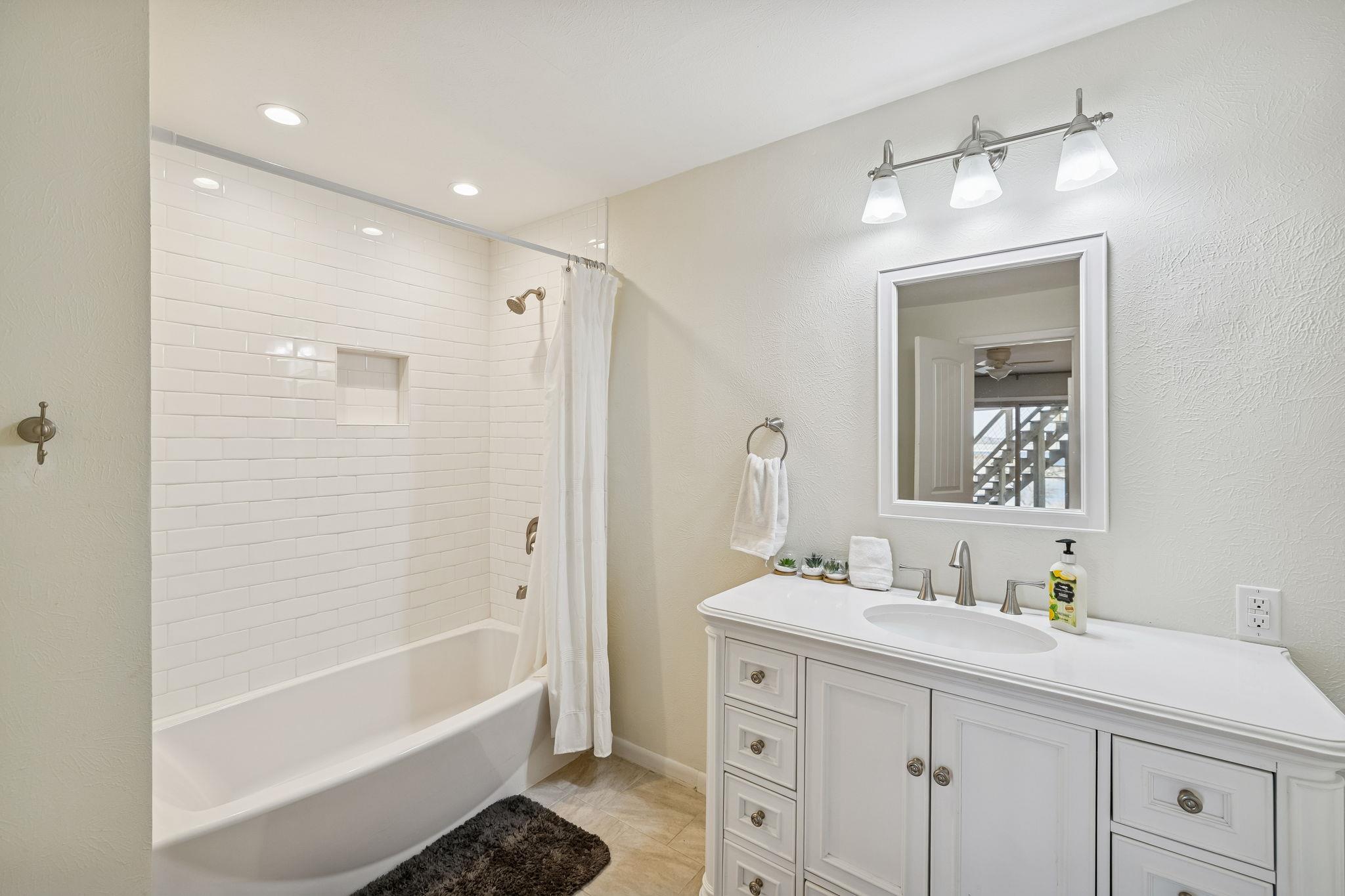 2270 Connie Dr, Canyon Lake, TX 78133