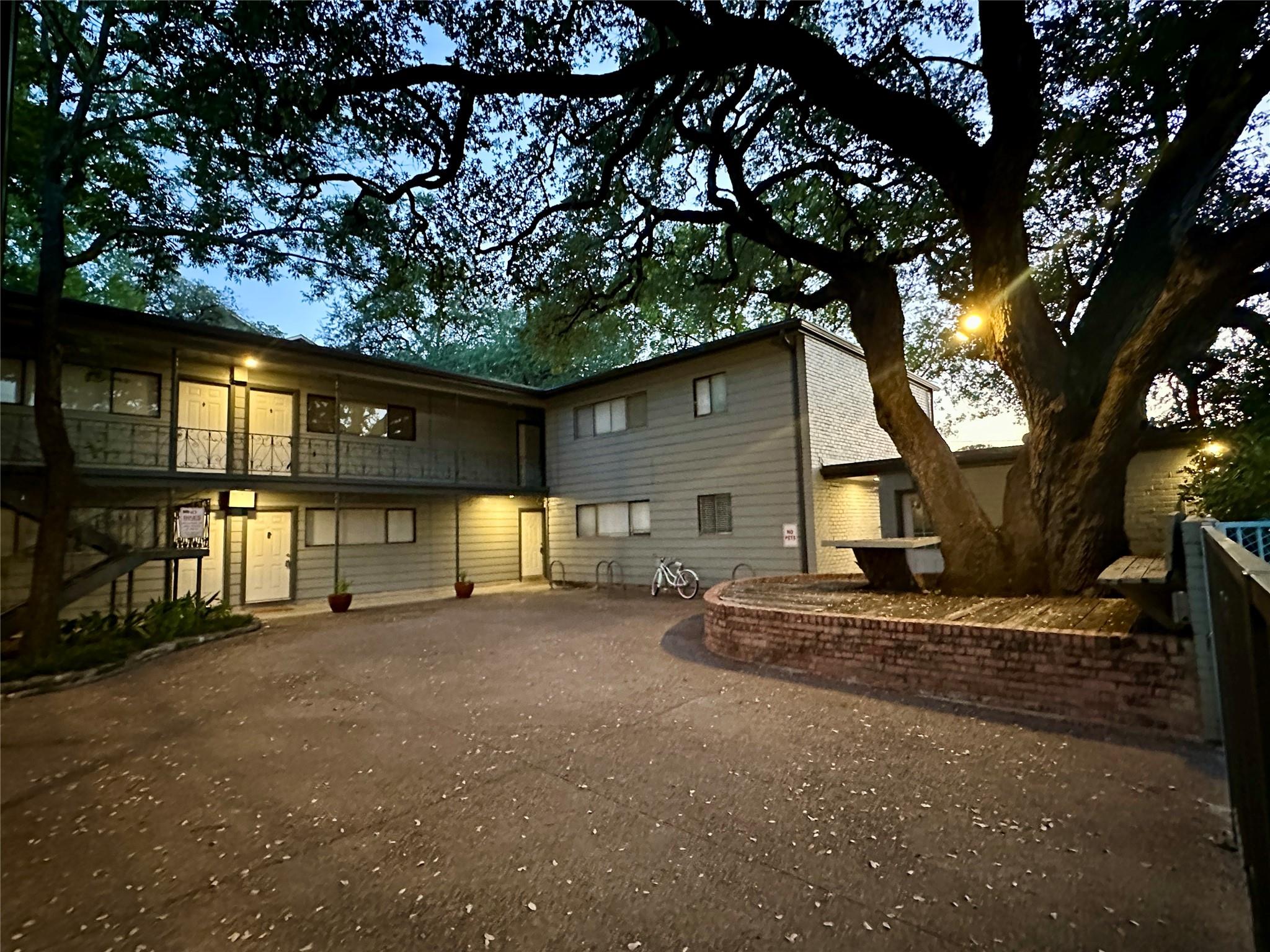 803 W 28th St # 106, Austin, TX 78705