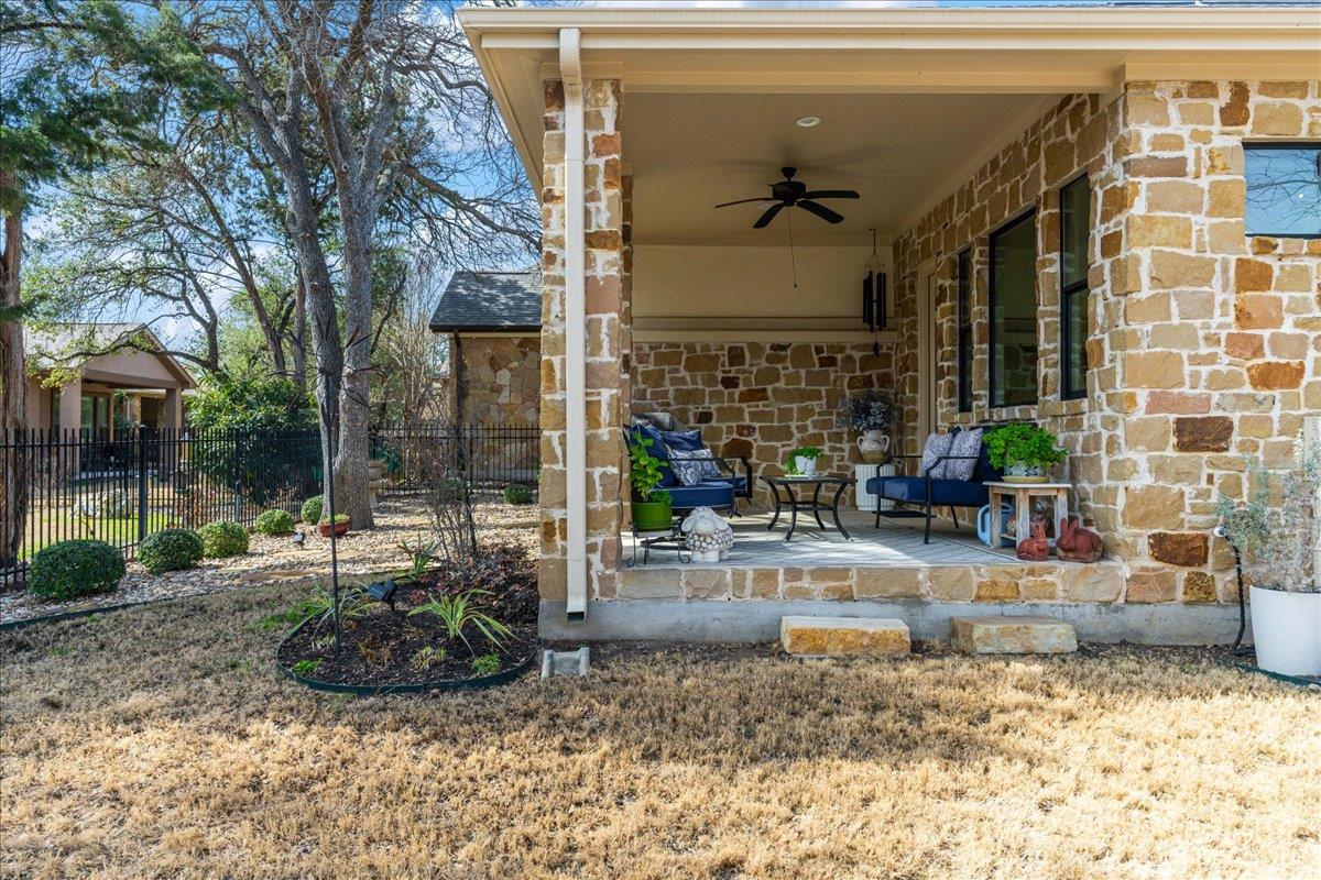 23 Prestonwood Cir, Lakeway, TX 78734