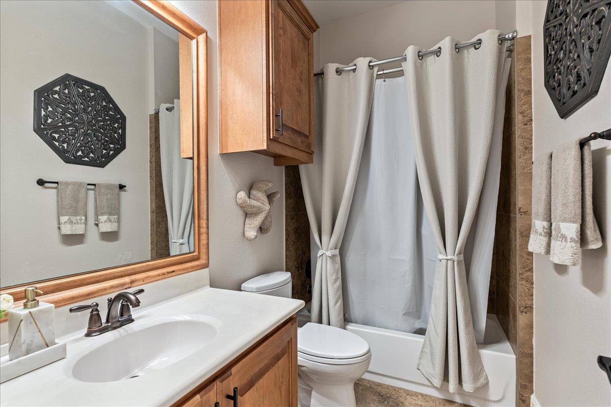 23 Prestonwood Cir, Lakeway, TX 78734