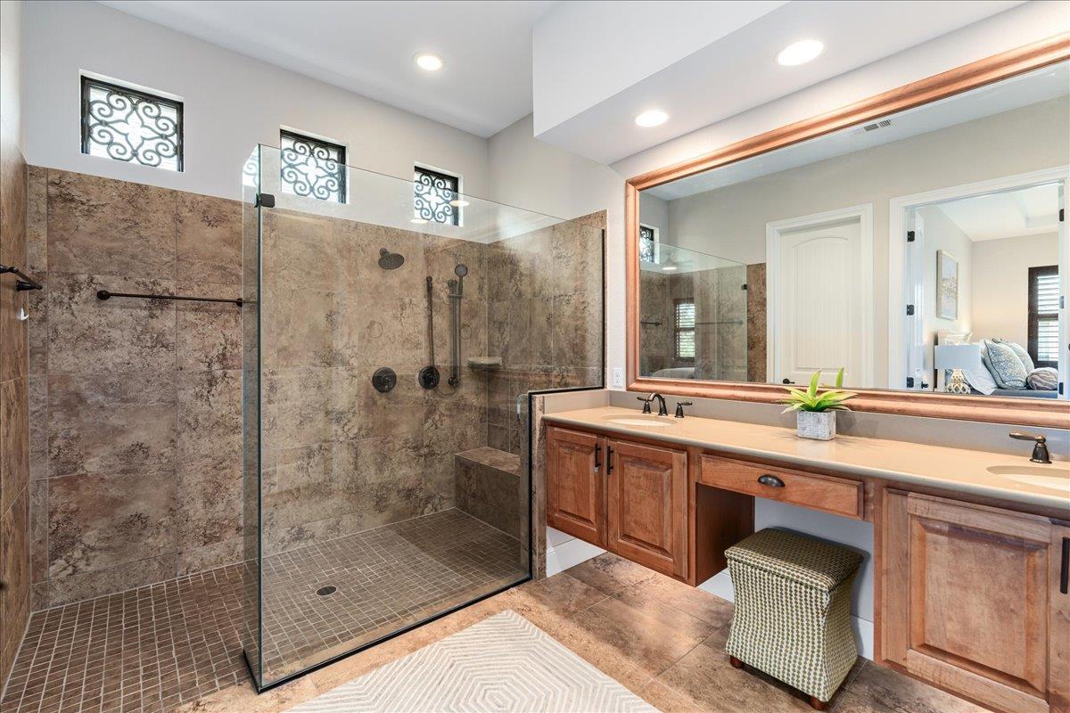 23 Prestonwood Cir, Lakeway, TX 78734