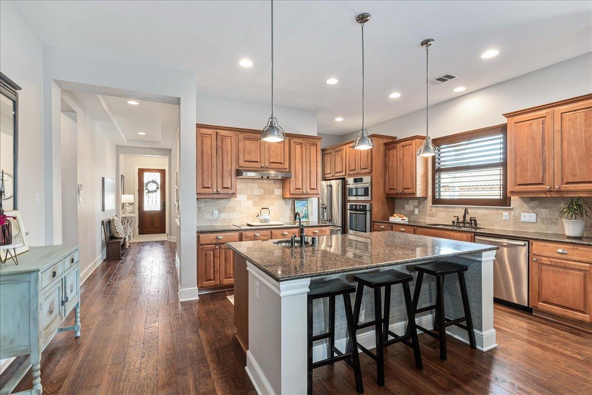 23 Prestonwood Cir, Lakeway, TX 78734