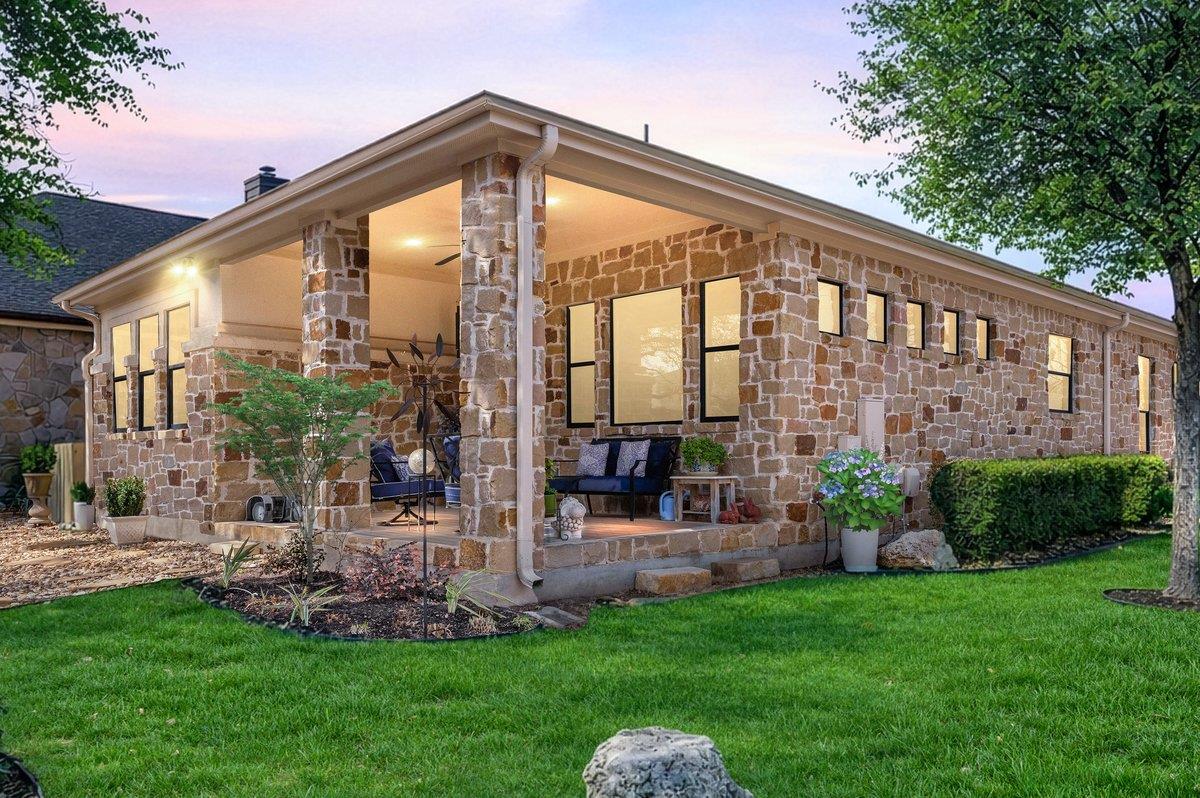 23 Prestonwood Cir, Lakeway, TX 78734