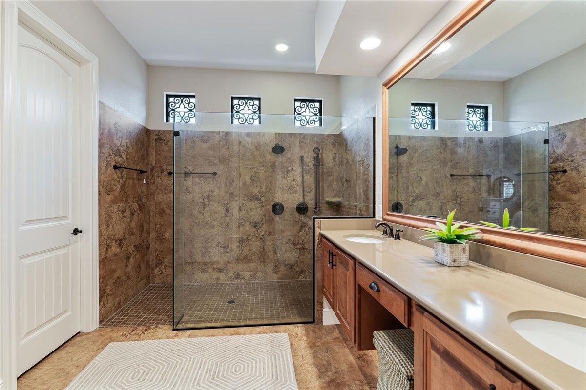 23 Prestonwood Cir, Lakeway, TX 78734