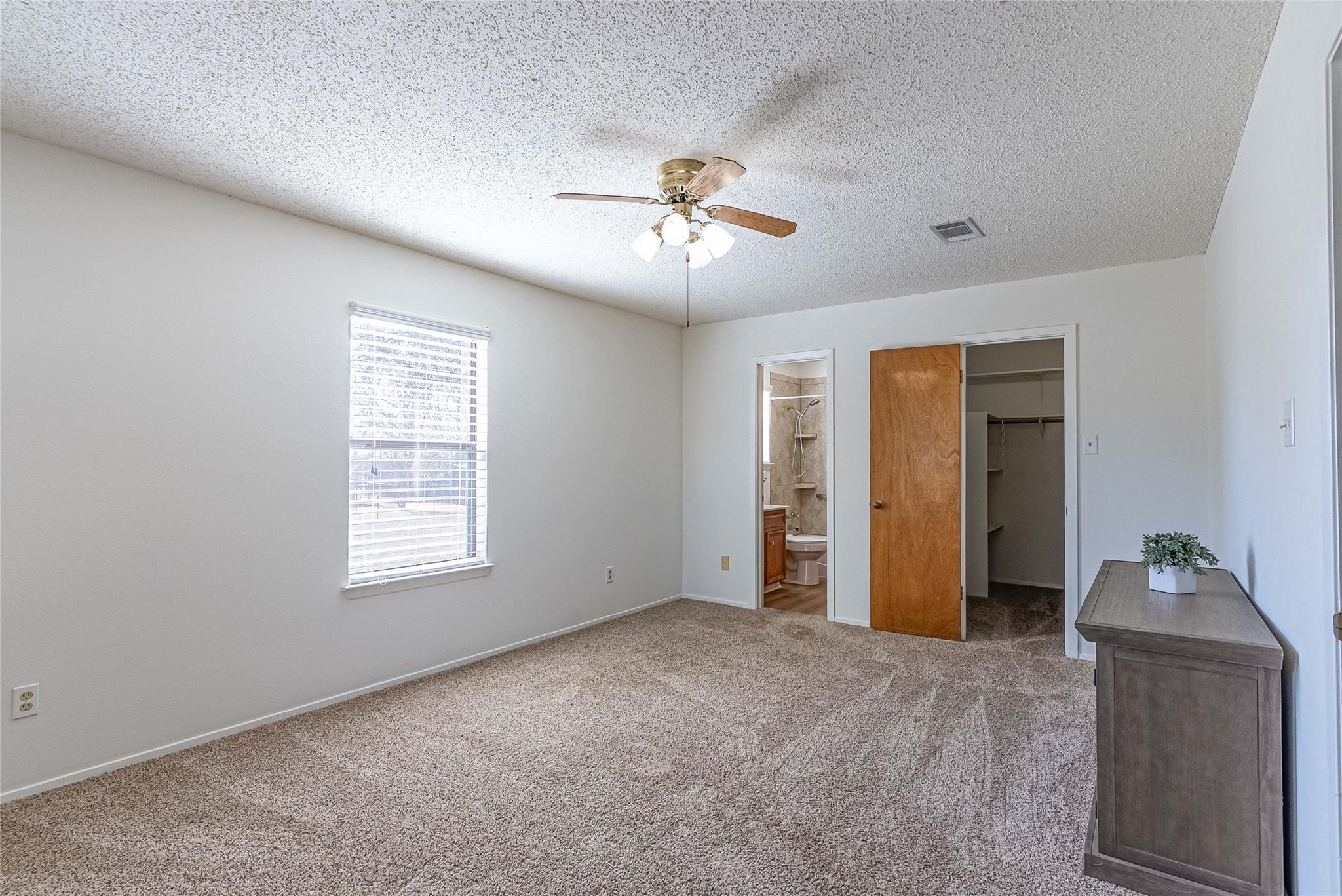 830 Live Oak Trl, Liberty Hill, TX 78642