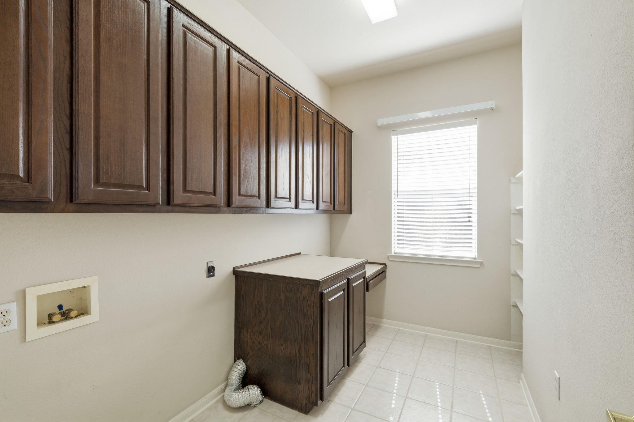 196 Whispering Wind Dr, Georgetown, TX 78633