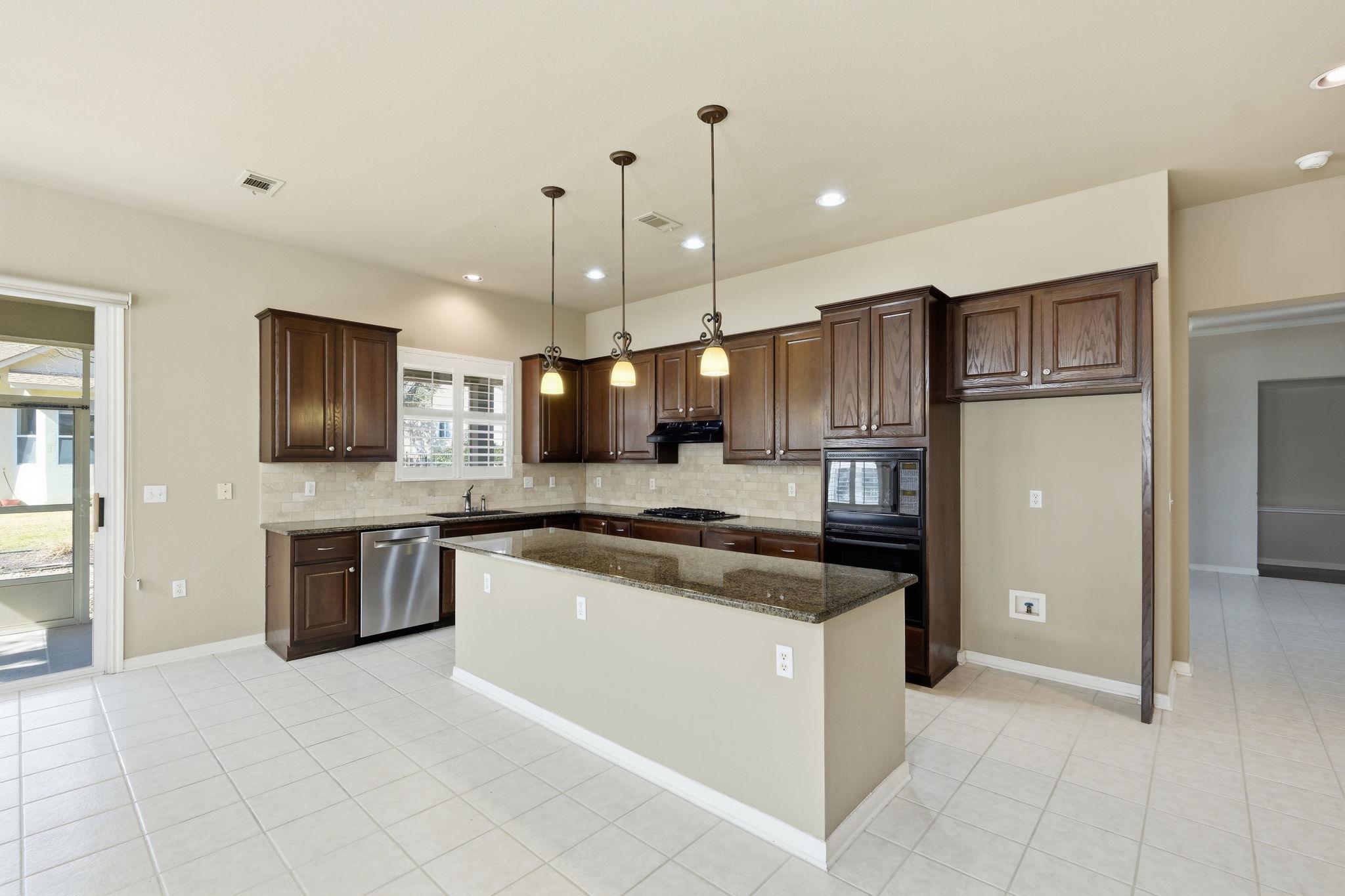 196 Whispering Wind Dr, Georgetown, TX 78633