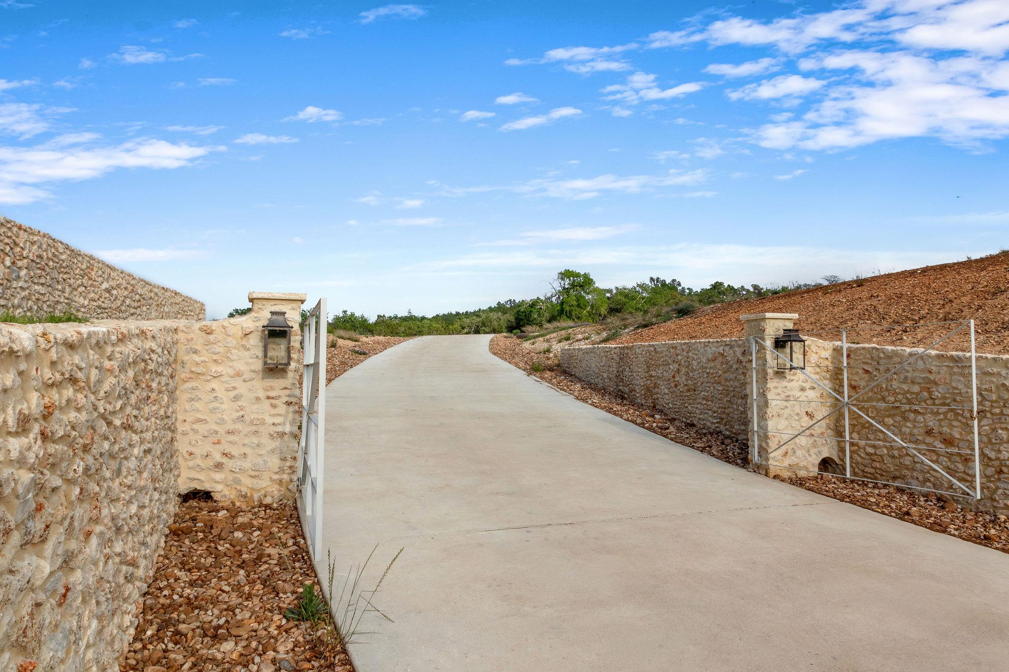 103 Mount Gainor Rd, Dripping Springs, TX 78620