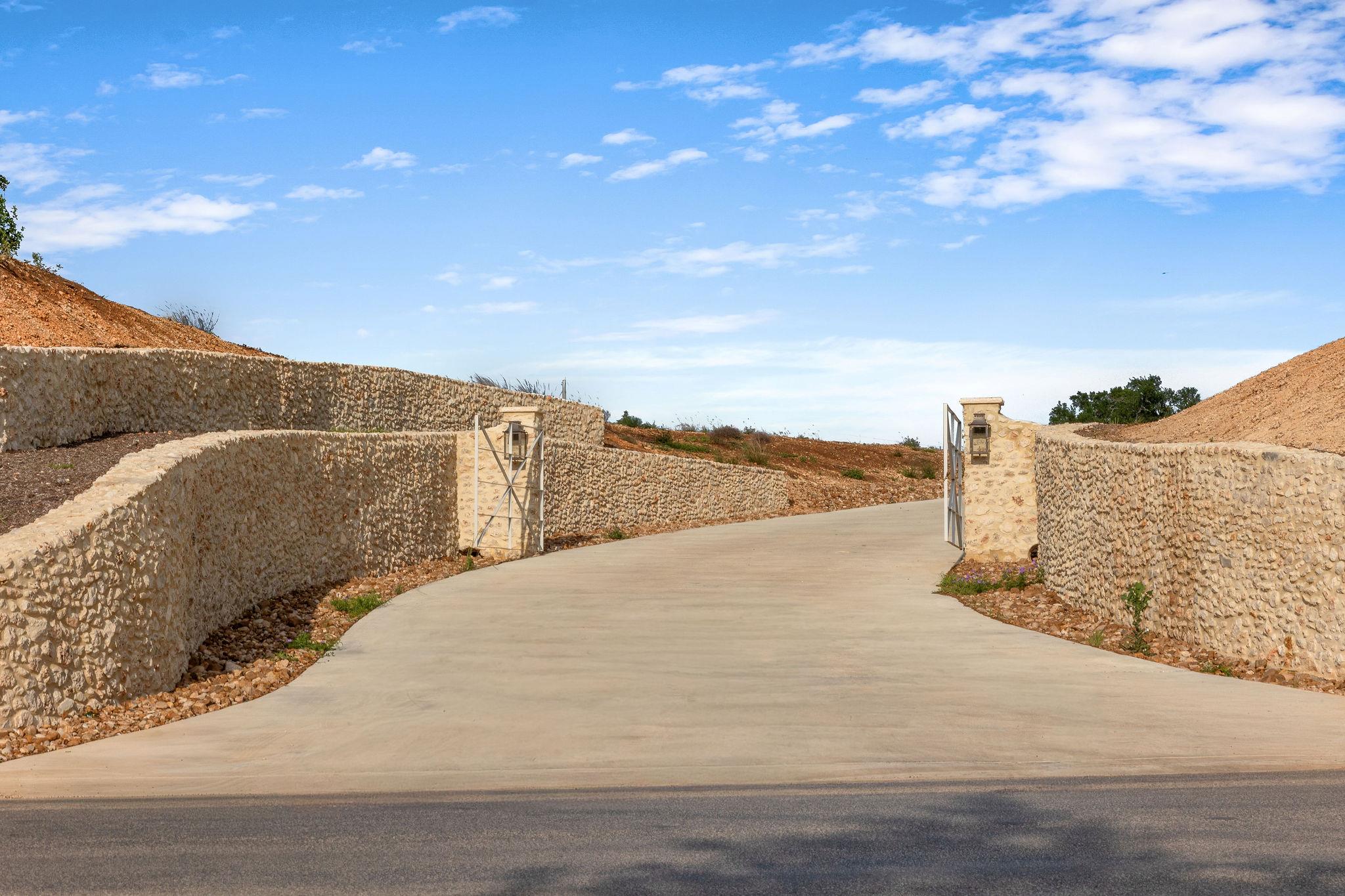 103 Mount Gainor Rd, Dripping Springs, TX 78620