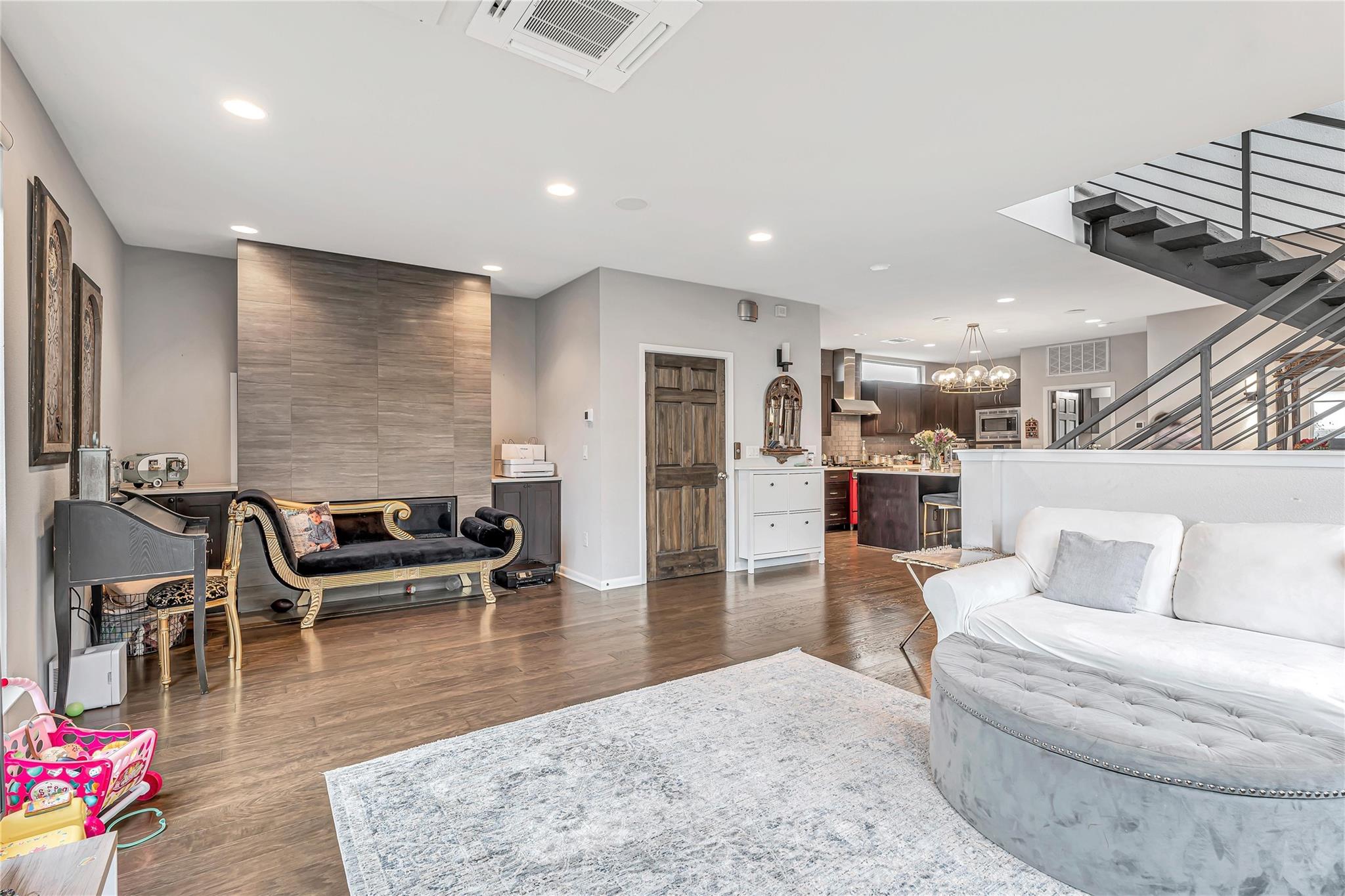 1142 Lost Creek Blvd # 12, Austin, TX 78746