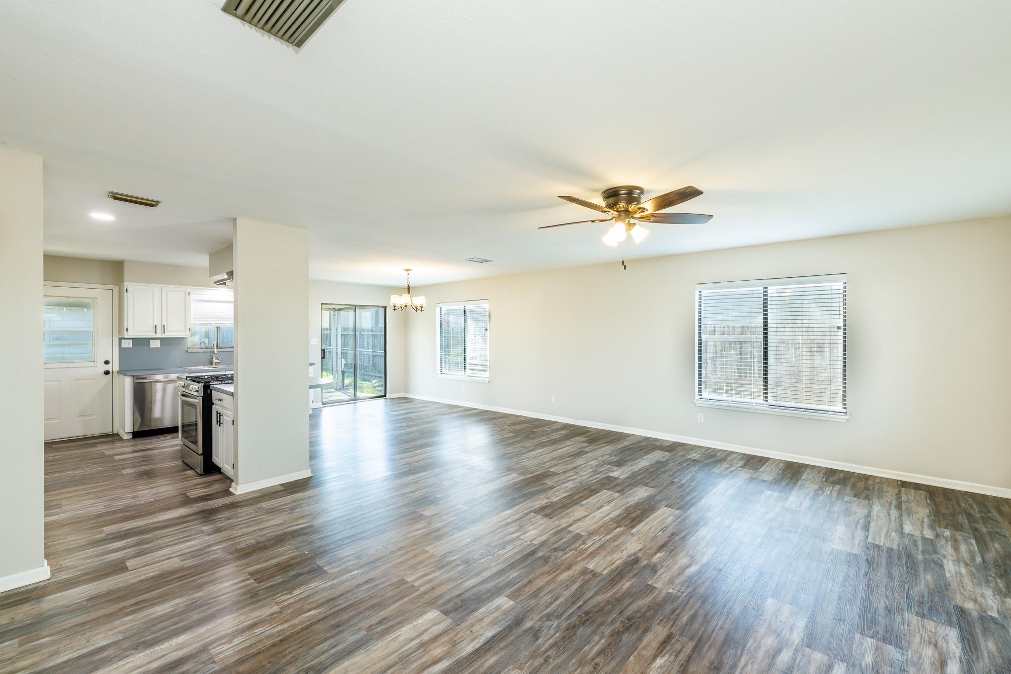 218 W 6th St, Shiner, TX 77984