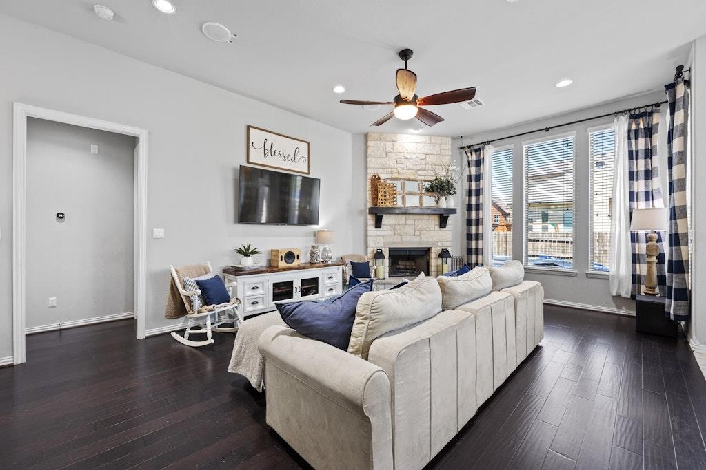 525 Garner Park Dr, Georgetown, TX 78628