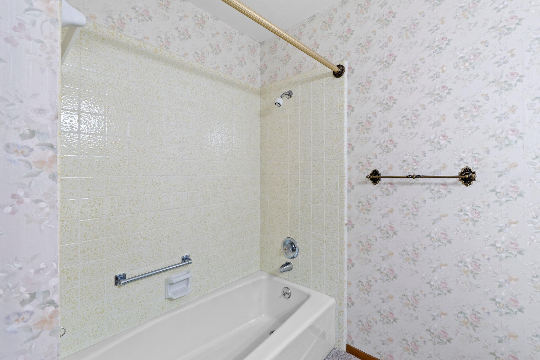 13 Hidden Acres Dr, Round Rock, TX 78665