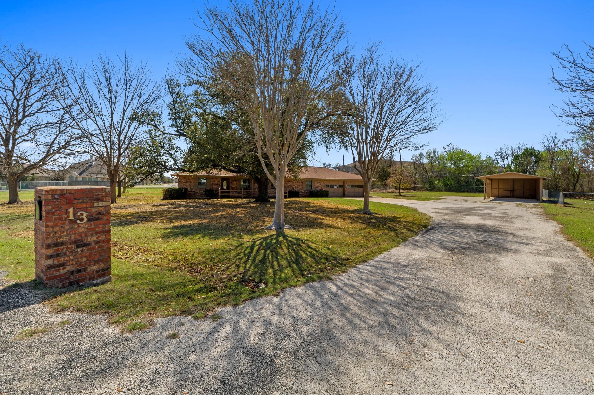 13 Hidden Acres Dr, Round Rock, TX 78665