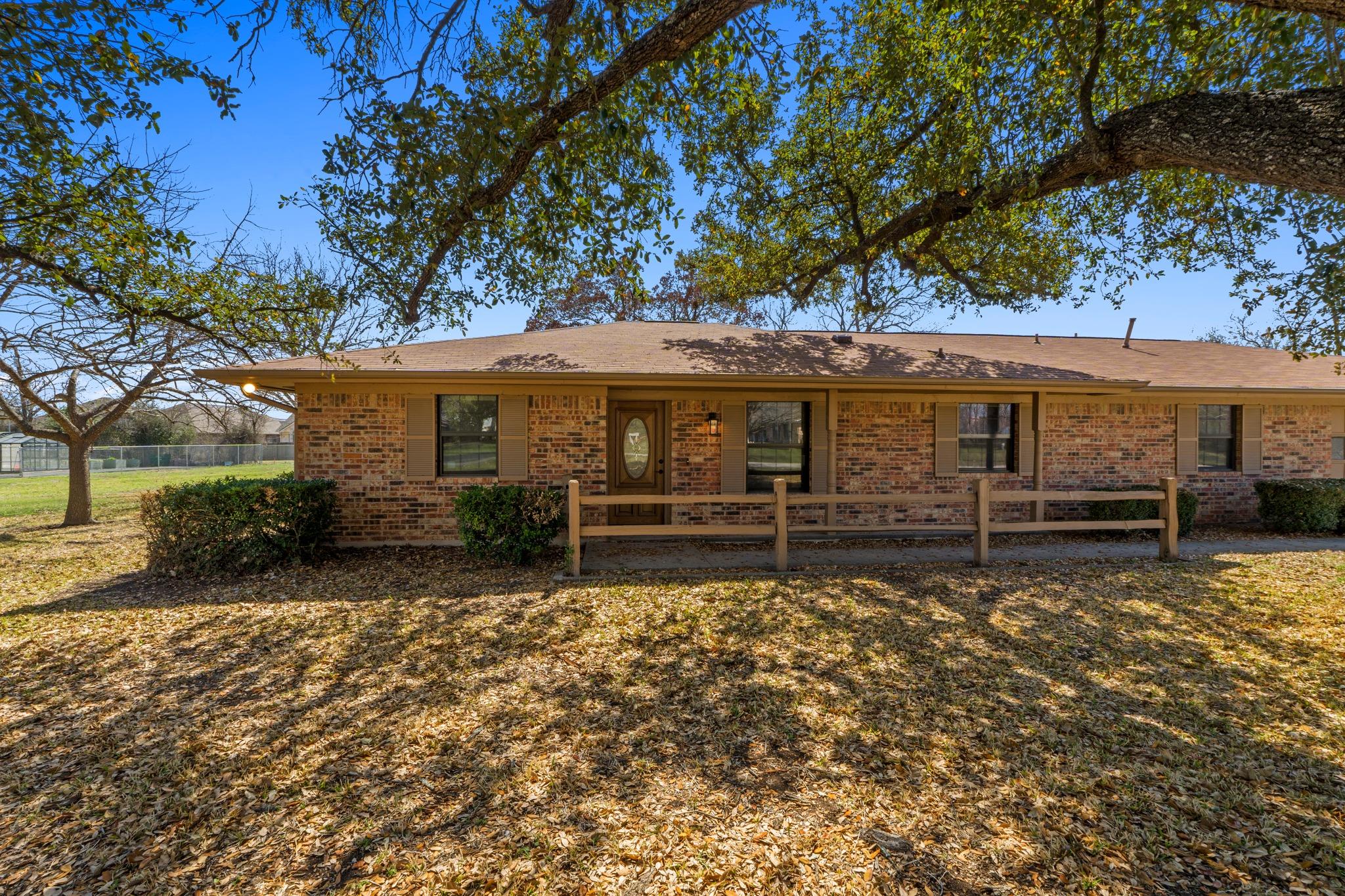 13 Hidden Acres Dr, Round Rock, TX 78665