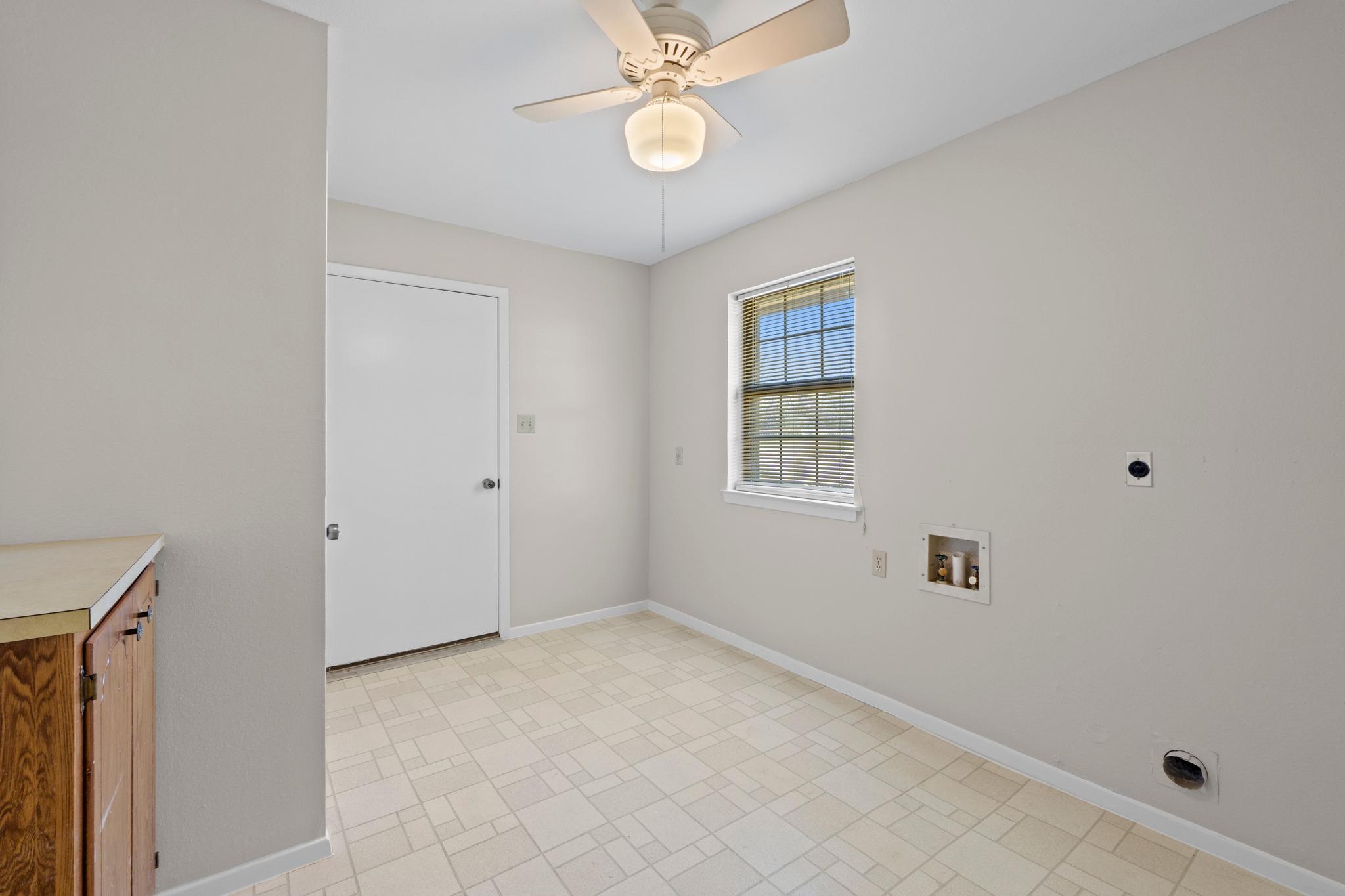 13 Hidden Acres Dr, Round Rock, TX 78665