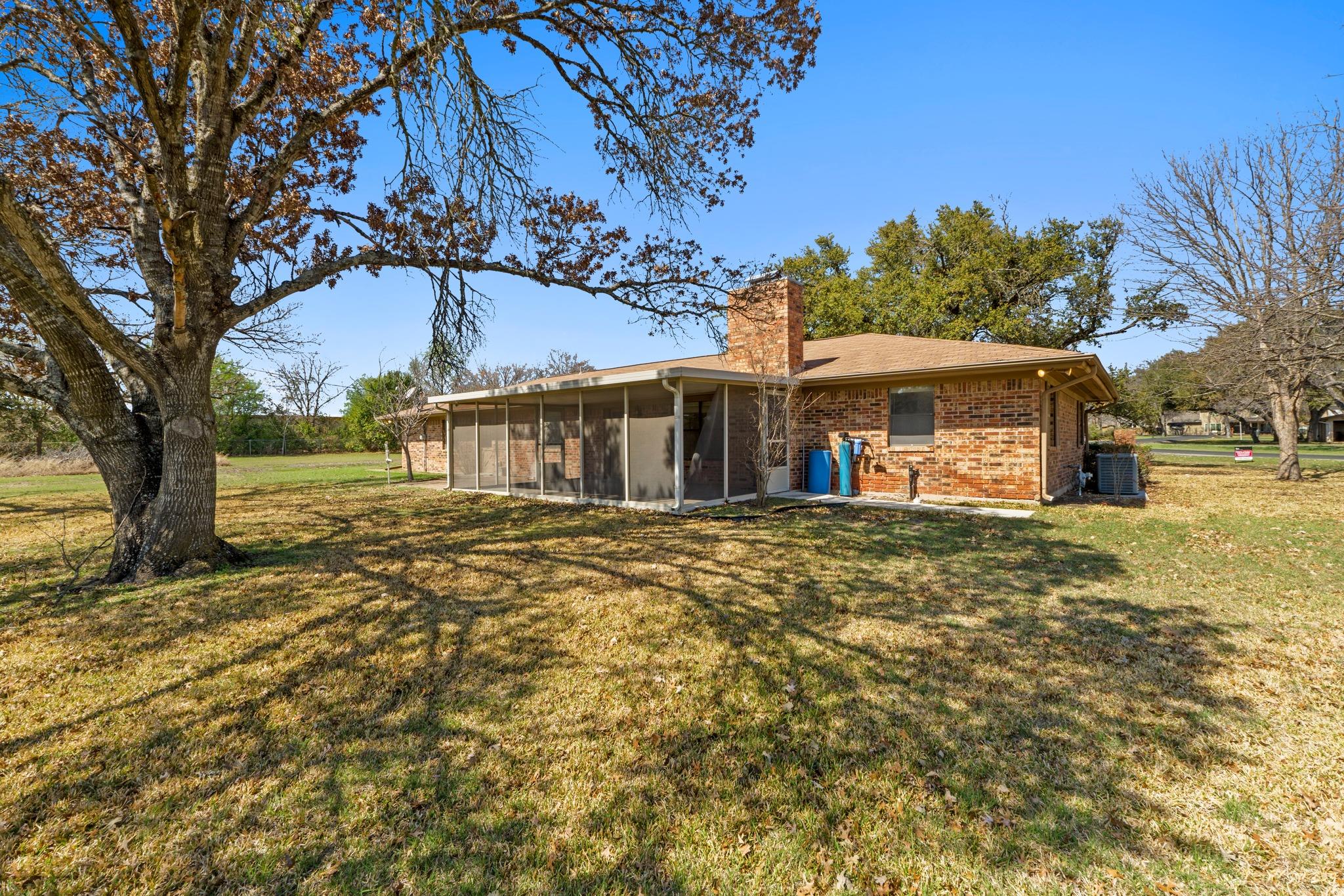 13 Hidden Acres Dr, Round Rock, TX 78665