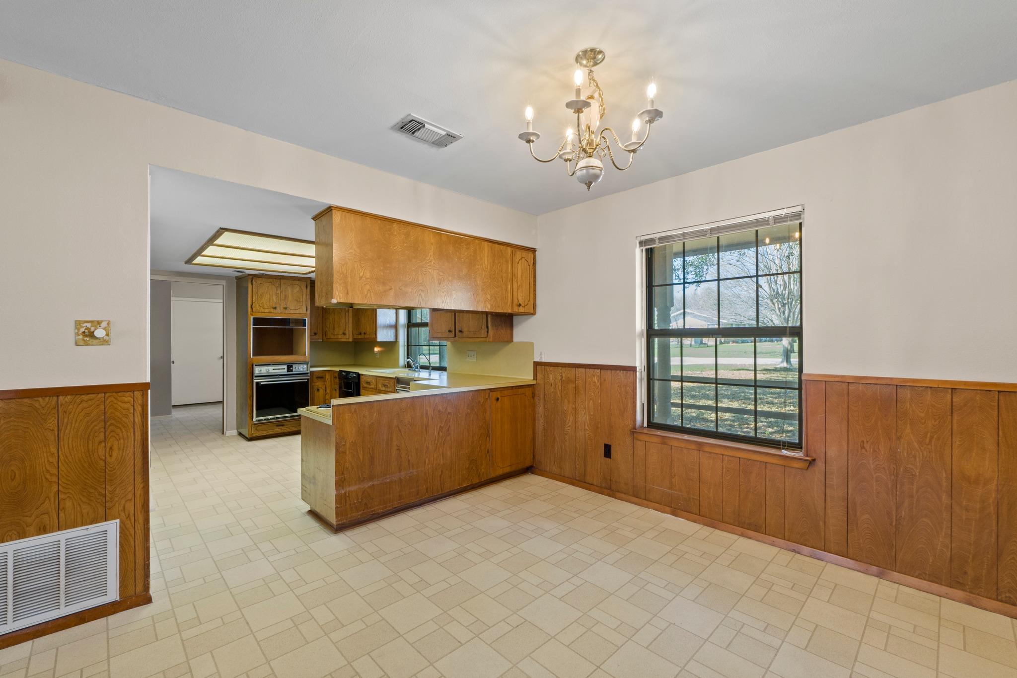 13 Hidden Acres Dr, Round Rock, TX 78665