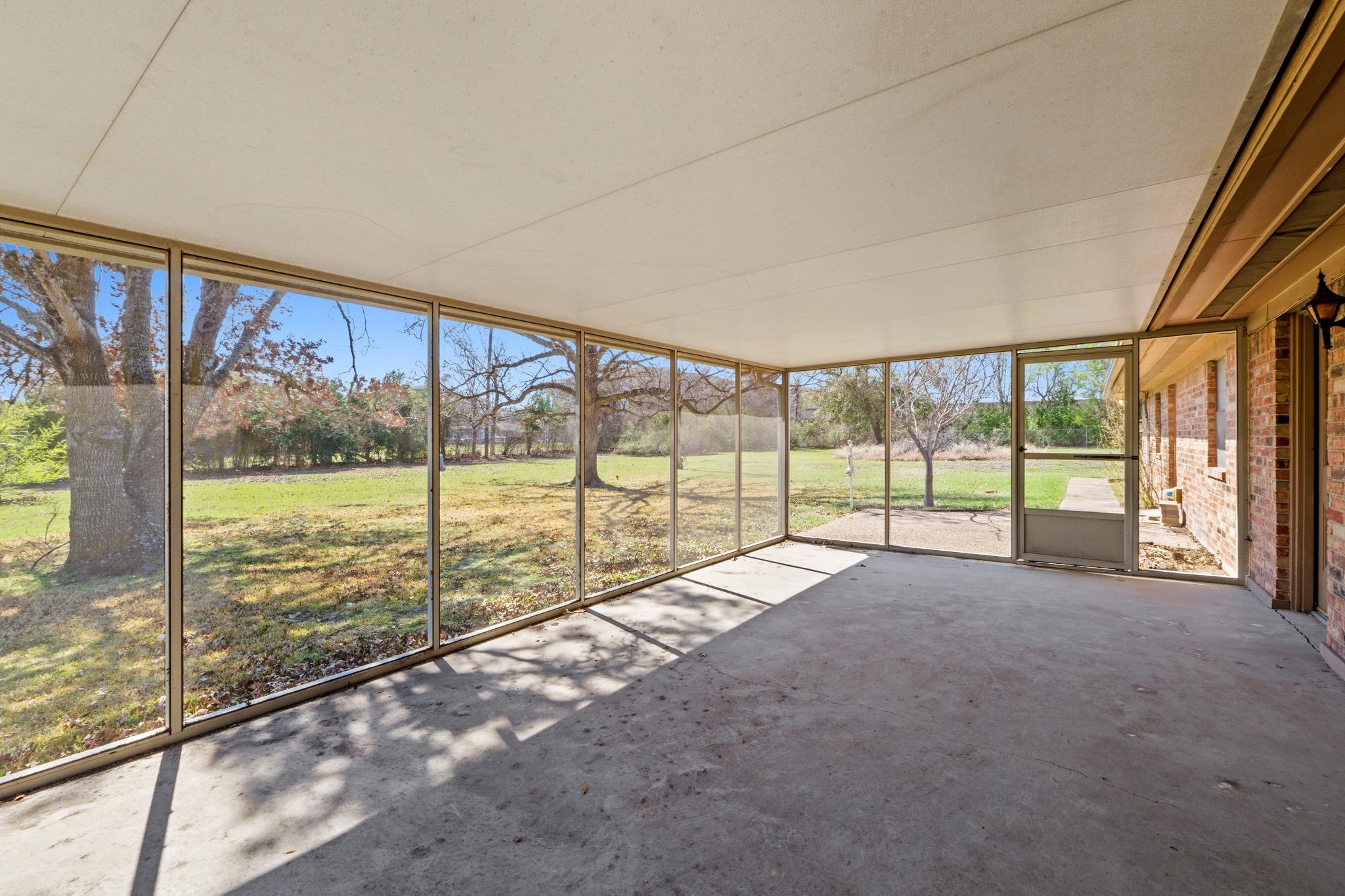 13 Hidden Acres Dr, Round Rock, TX 78665