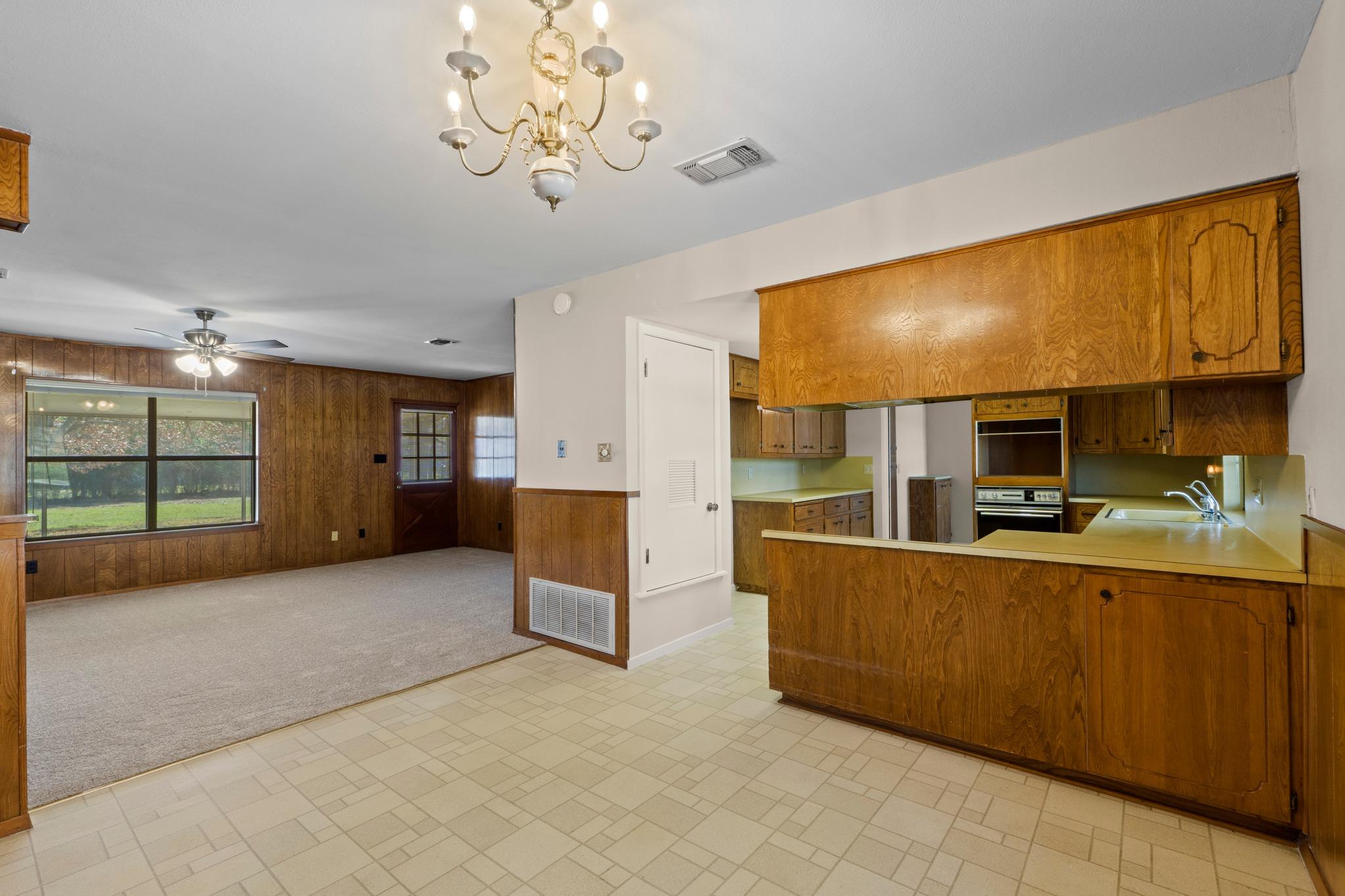 13 Hidden Acres Dr, Round Rock, TX 78665