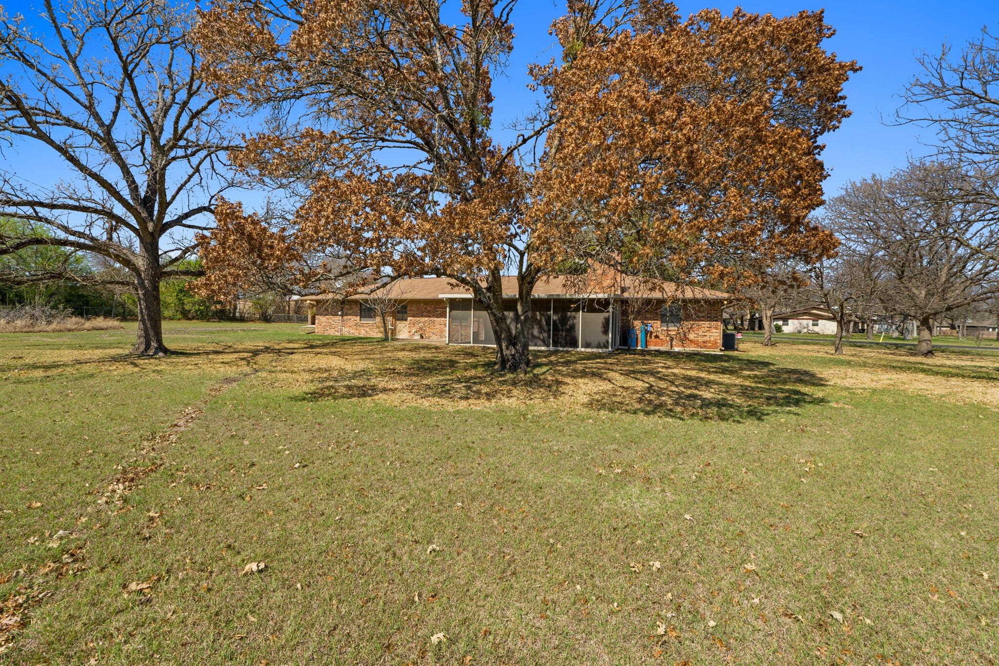 13 Hidden Acres Dr, Round Rock, TX 78665