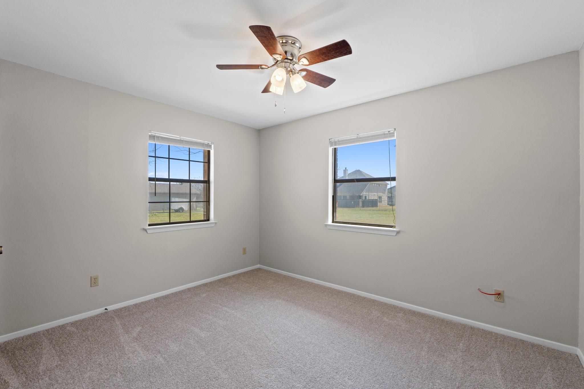 13 Hidden Acres Dr, Round Rock, TX 78665