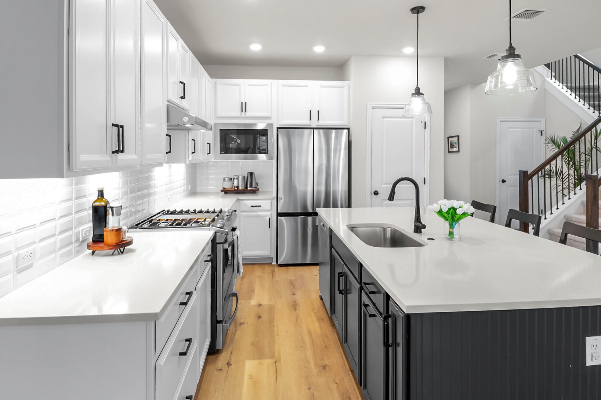 166 Twistleaf Dr, Buda, TX 78610