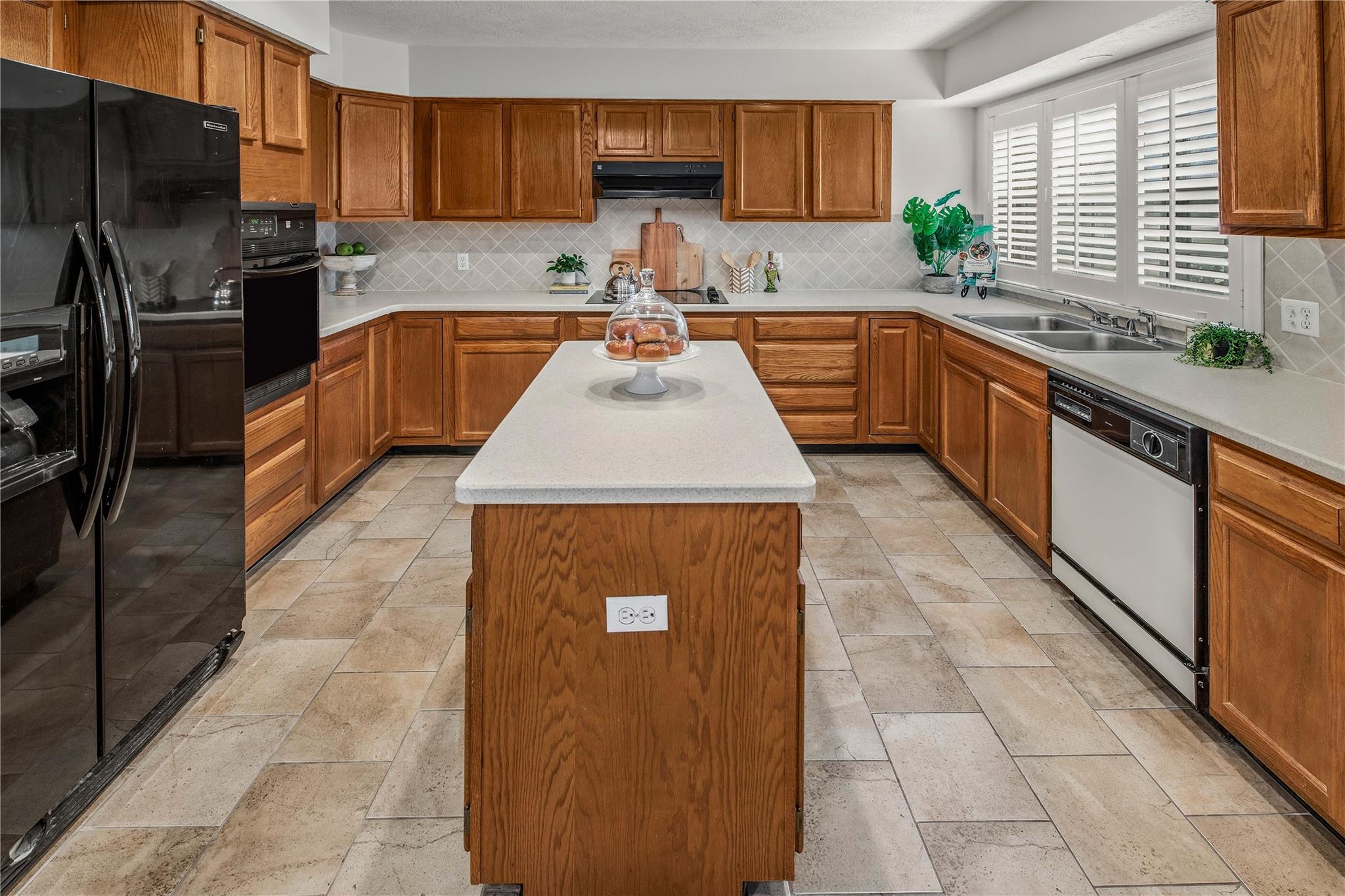 1002 Howe Dr, College Station, TX 77845