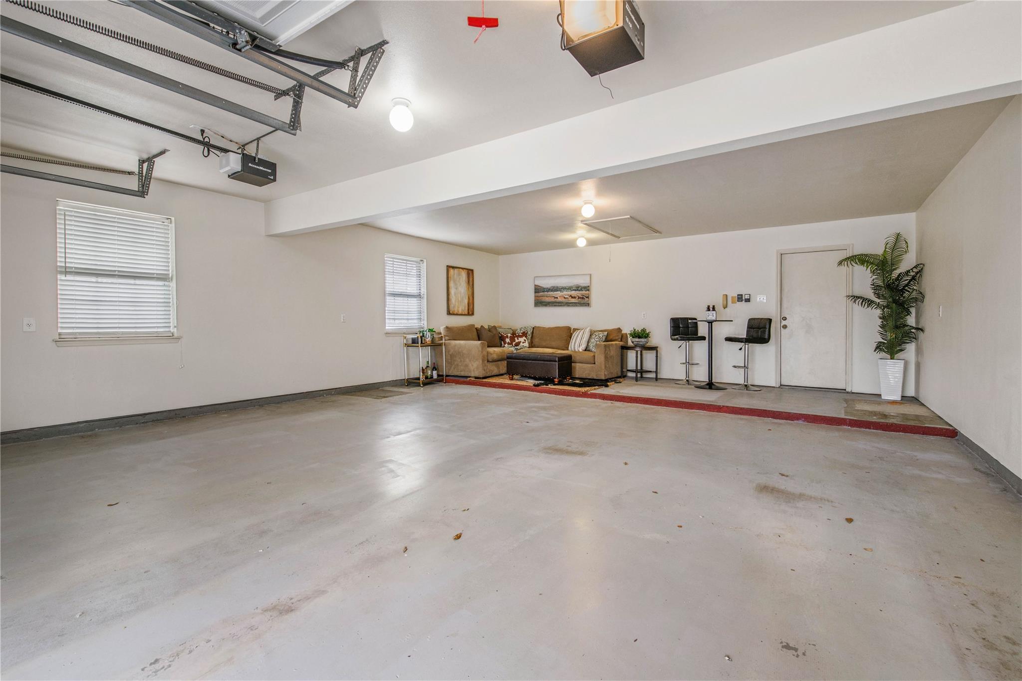 1002 Howe Dr, College Station, TX 77845