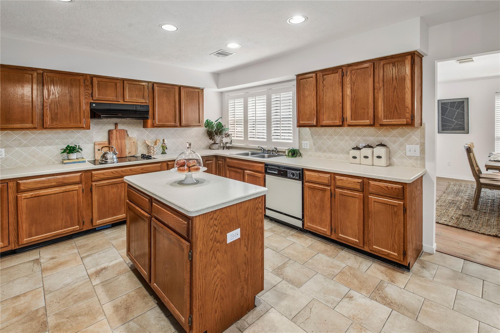 1002 Howe Dr, College Station, TX 77845