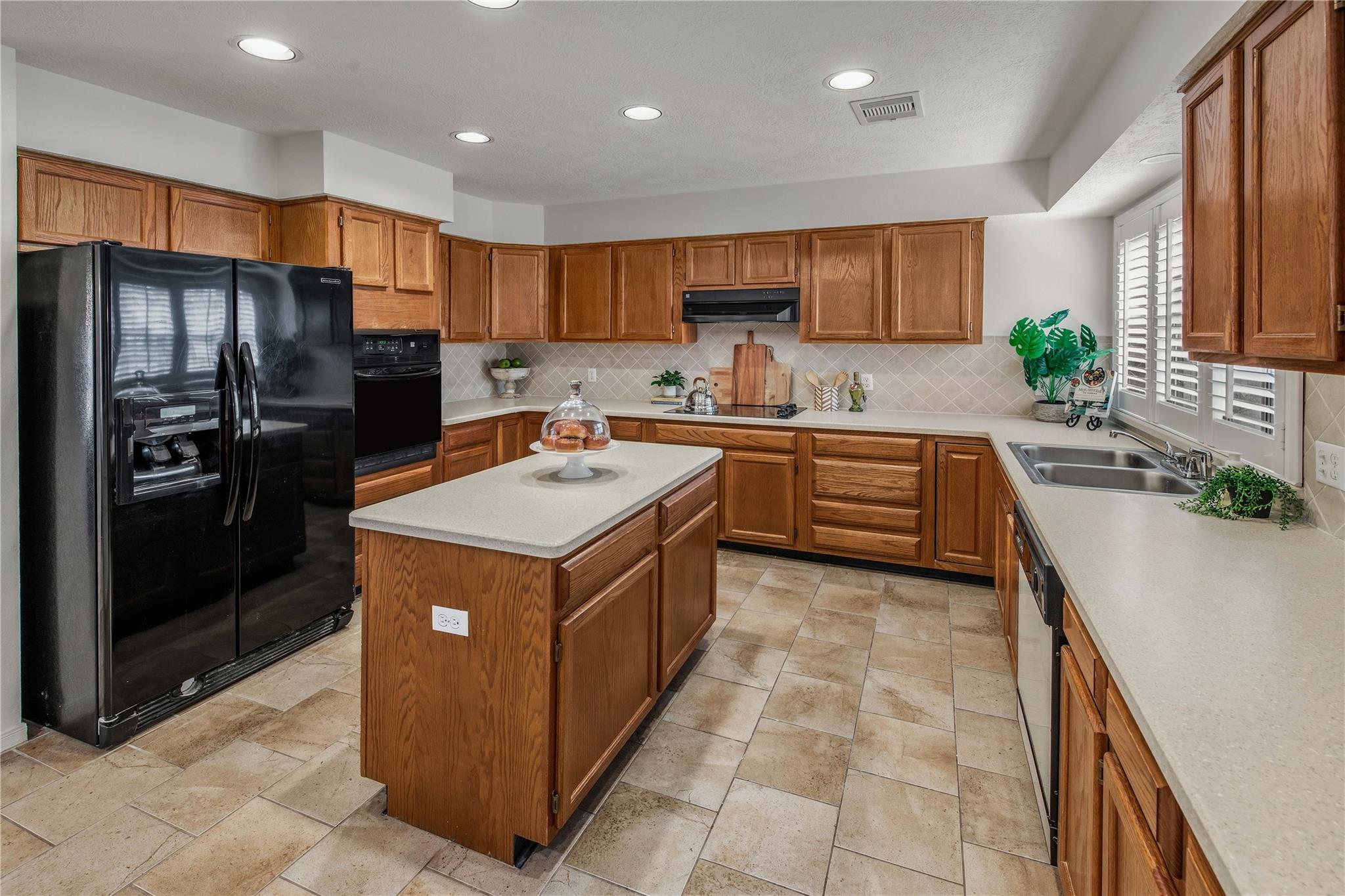 1002 Howe Dr, College Station, TX 77845