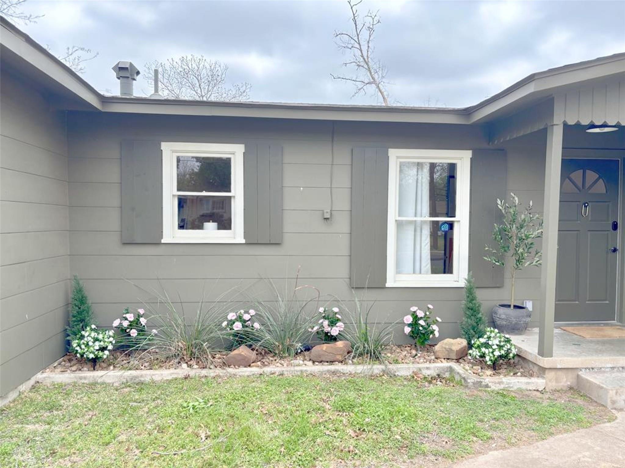 511 Olive St, Fredericksburg, TX 78624