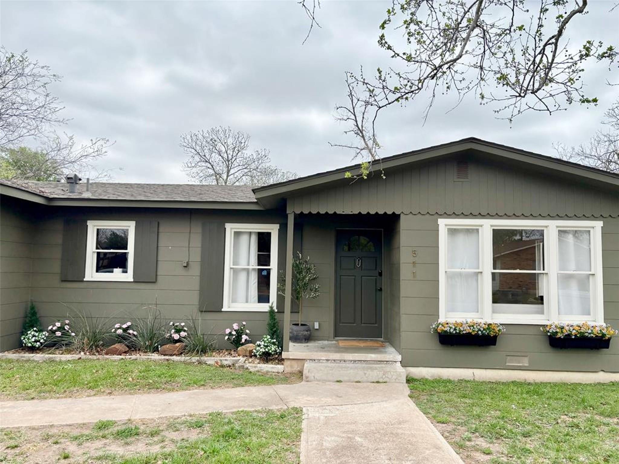 511 Olive St, Fredericksburg, TX 78624