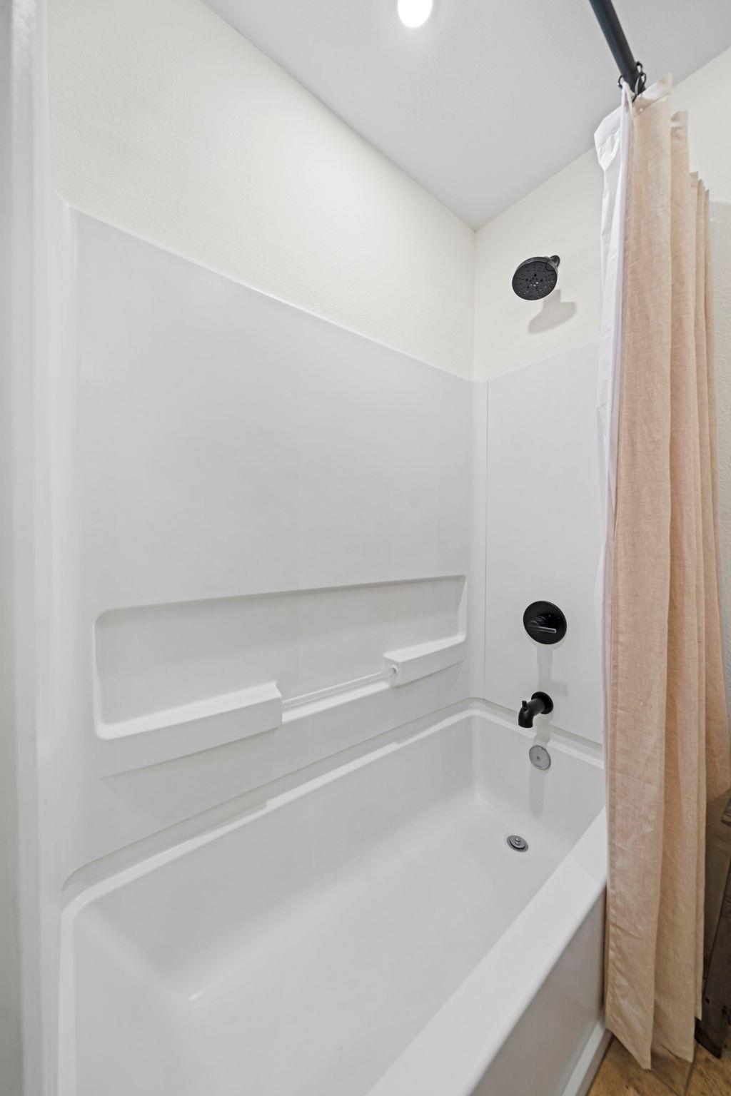 511 Olive St, Fredericksburg, TX 78624