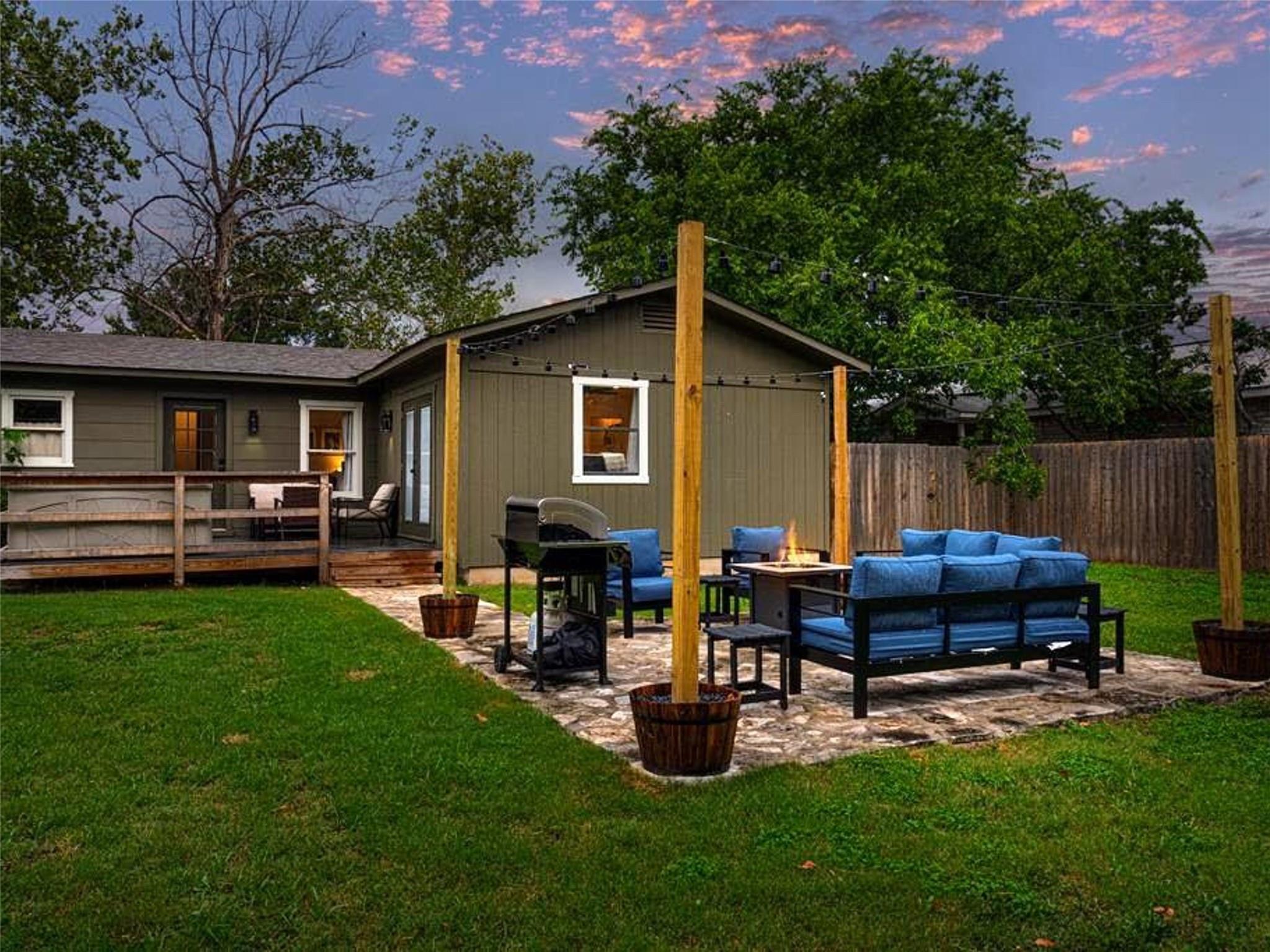 511 Olive St, Fredericksburg, TX 78624