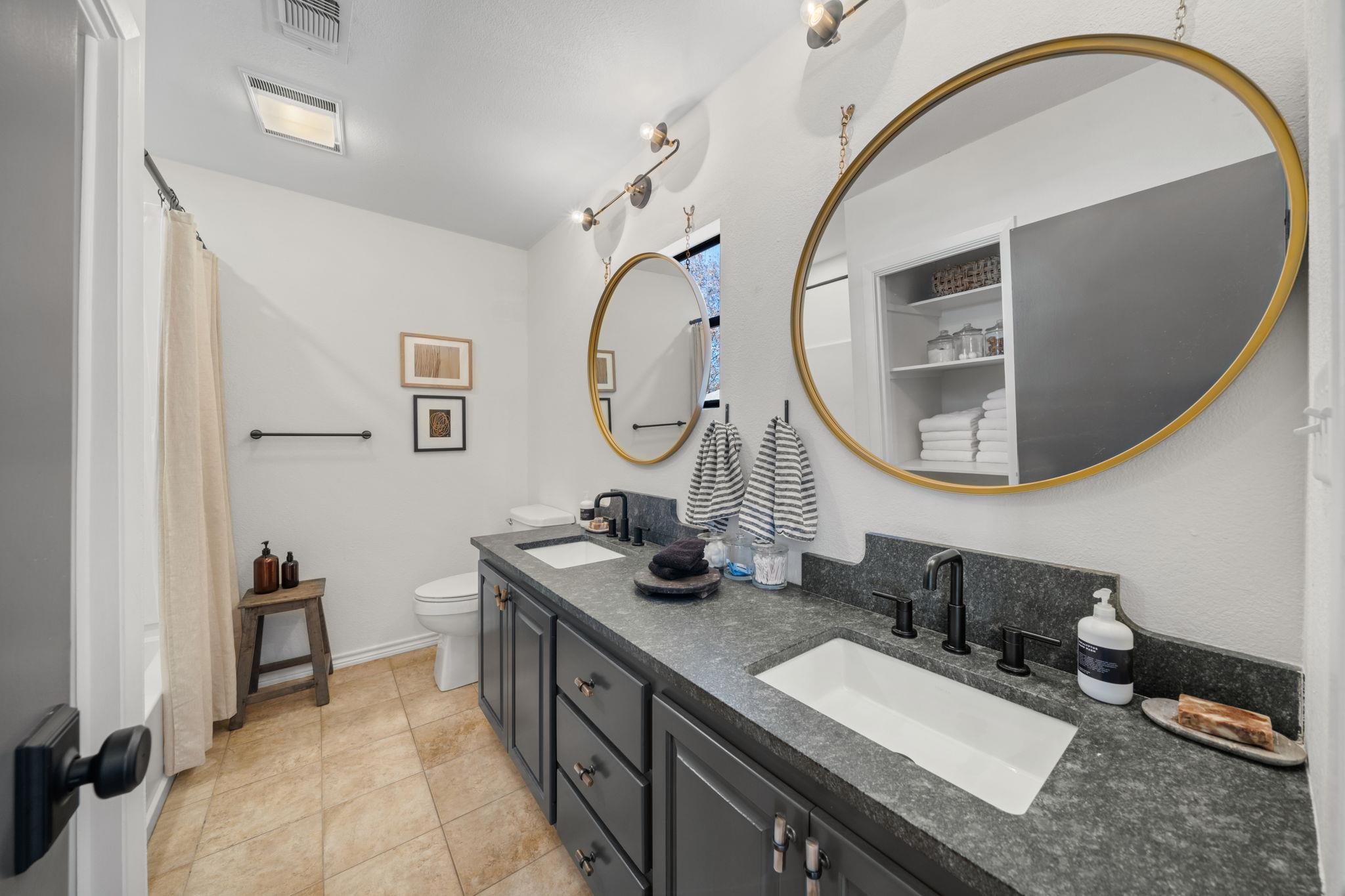 511 Olive St, Fredericksburg, TX 78624