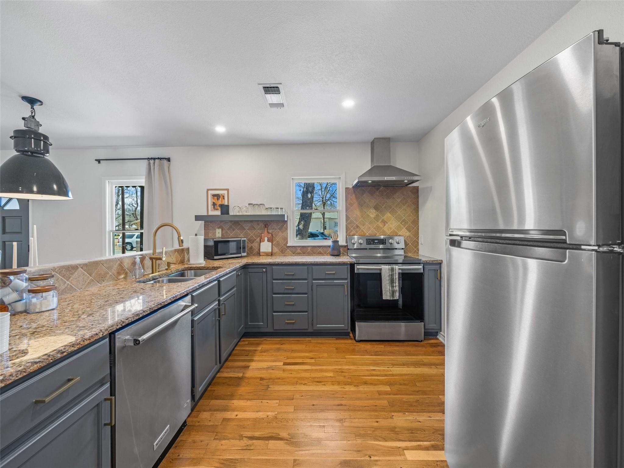 511 Olive St, Fredericksburg, TX 78624