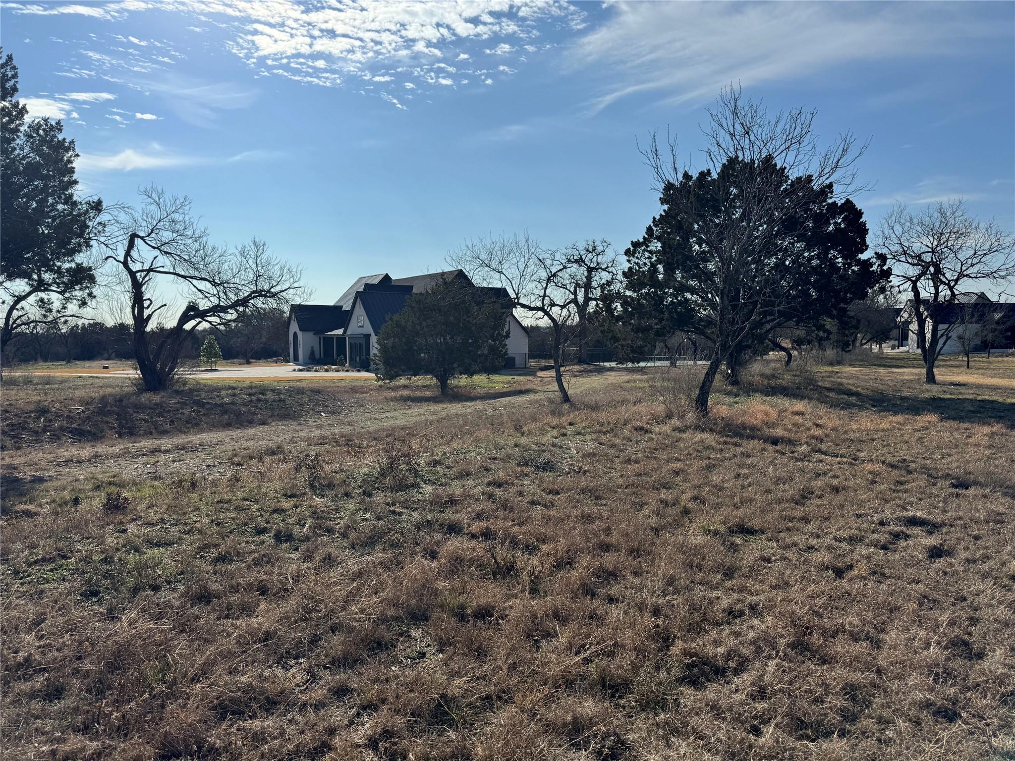 41 Hawthorne Ln, Spicewood, TX 78669