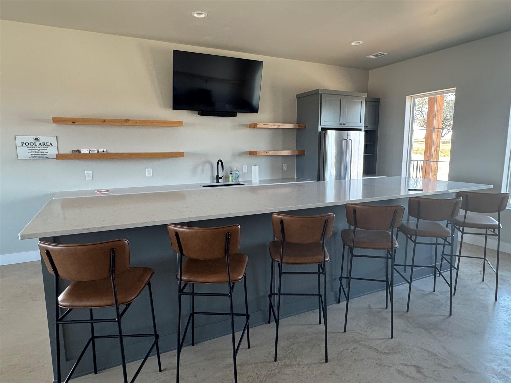 41 Hawthorne Ln, Spicewood, TX 78669