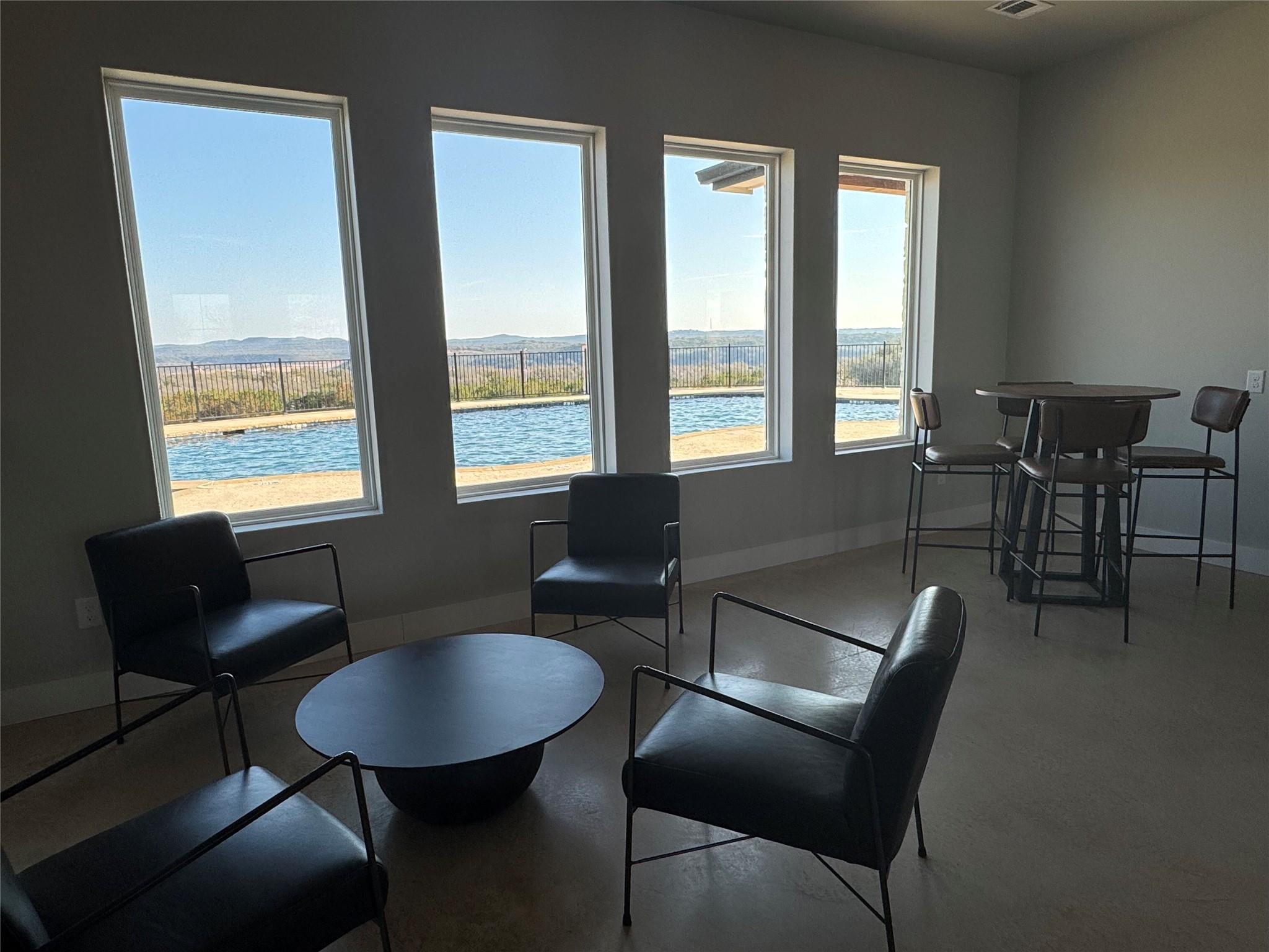 41 Hawthorne Ln, Spicewood, TX 78669