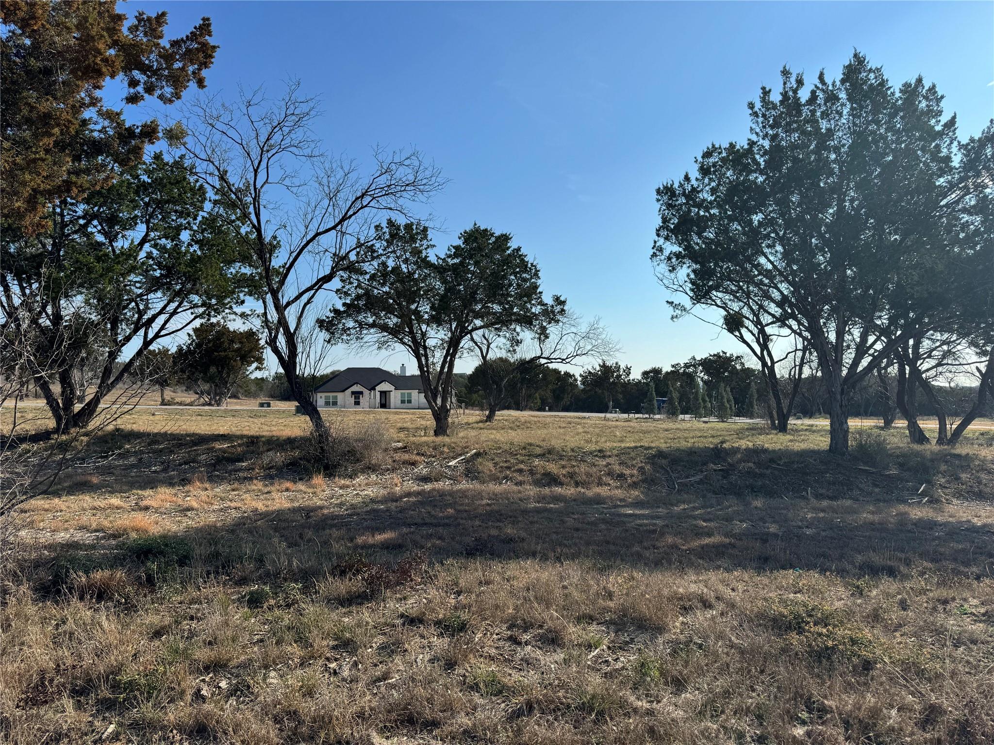 41 Hawthorne Ln, Spicewood, TX 78669