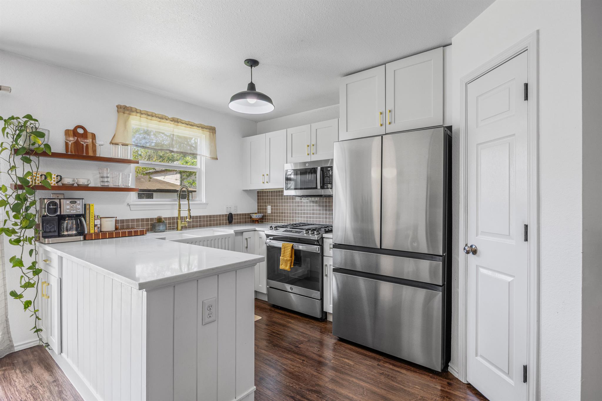 6809 Sabrina Dr, Austin, TX 78747