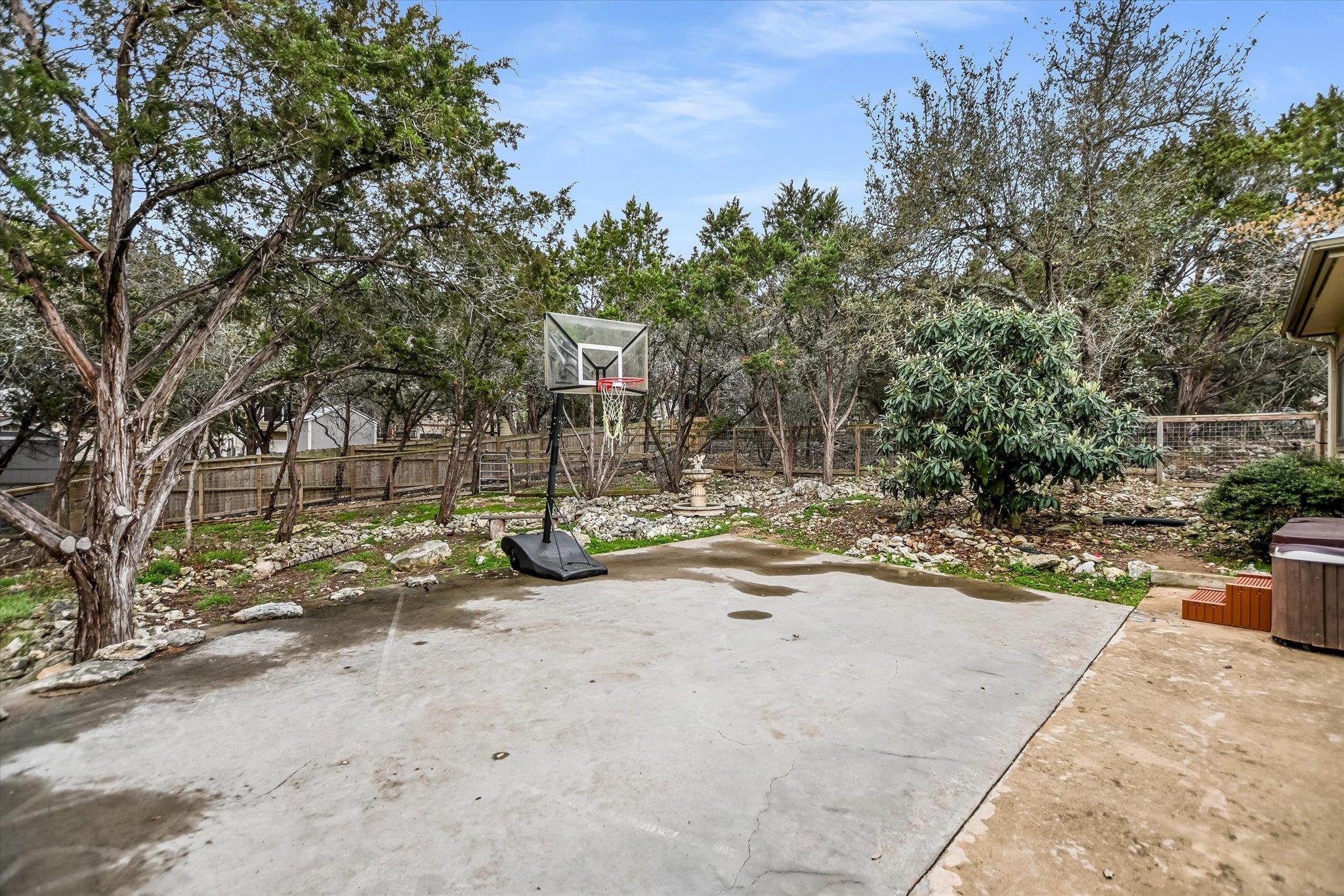 12 Springwood Cir, Wimberley, TX 78676