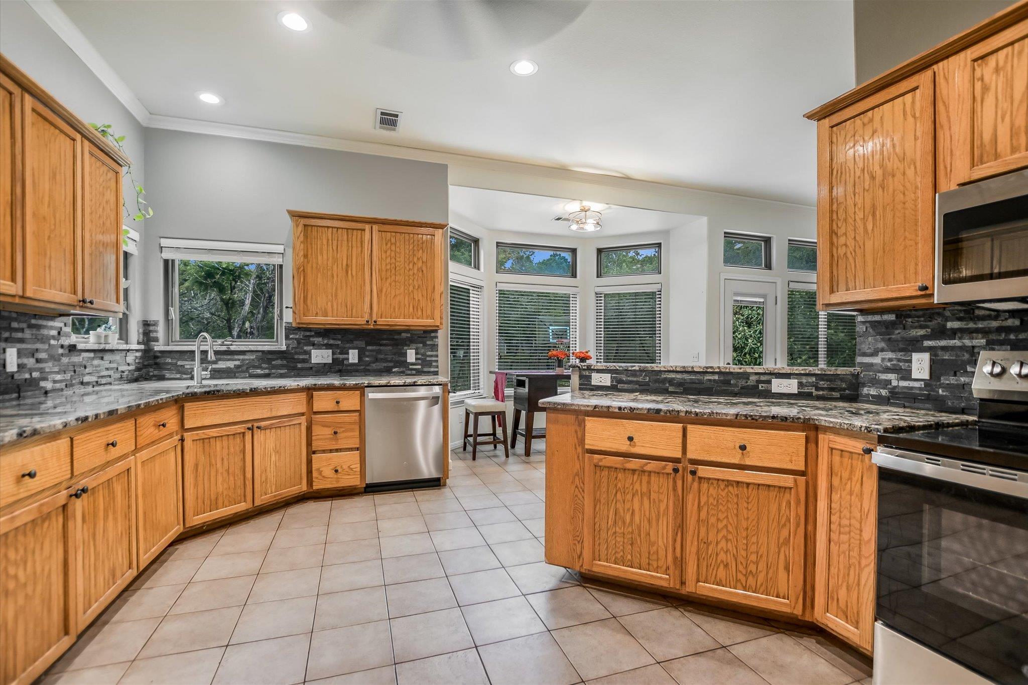 12 Springwood Cir, Wimberley, TX 78676