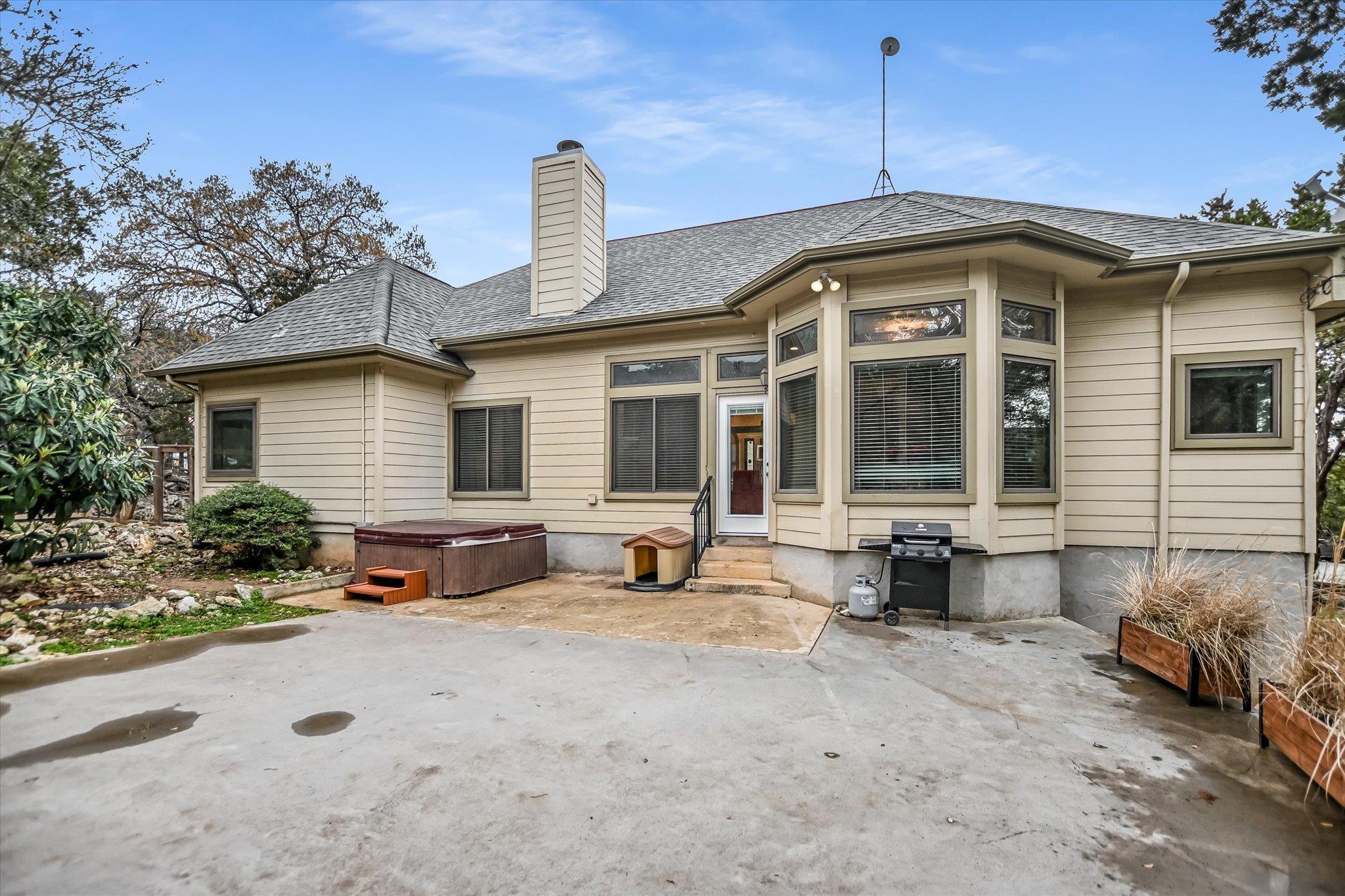 12 Springwood Cir, Wimberley, TX 78676